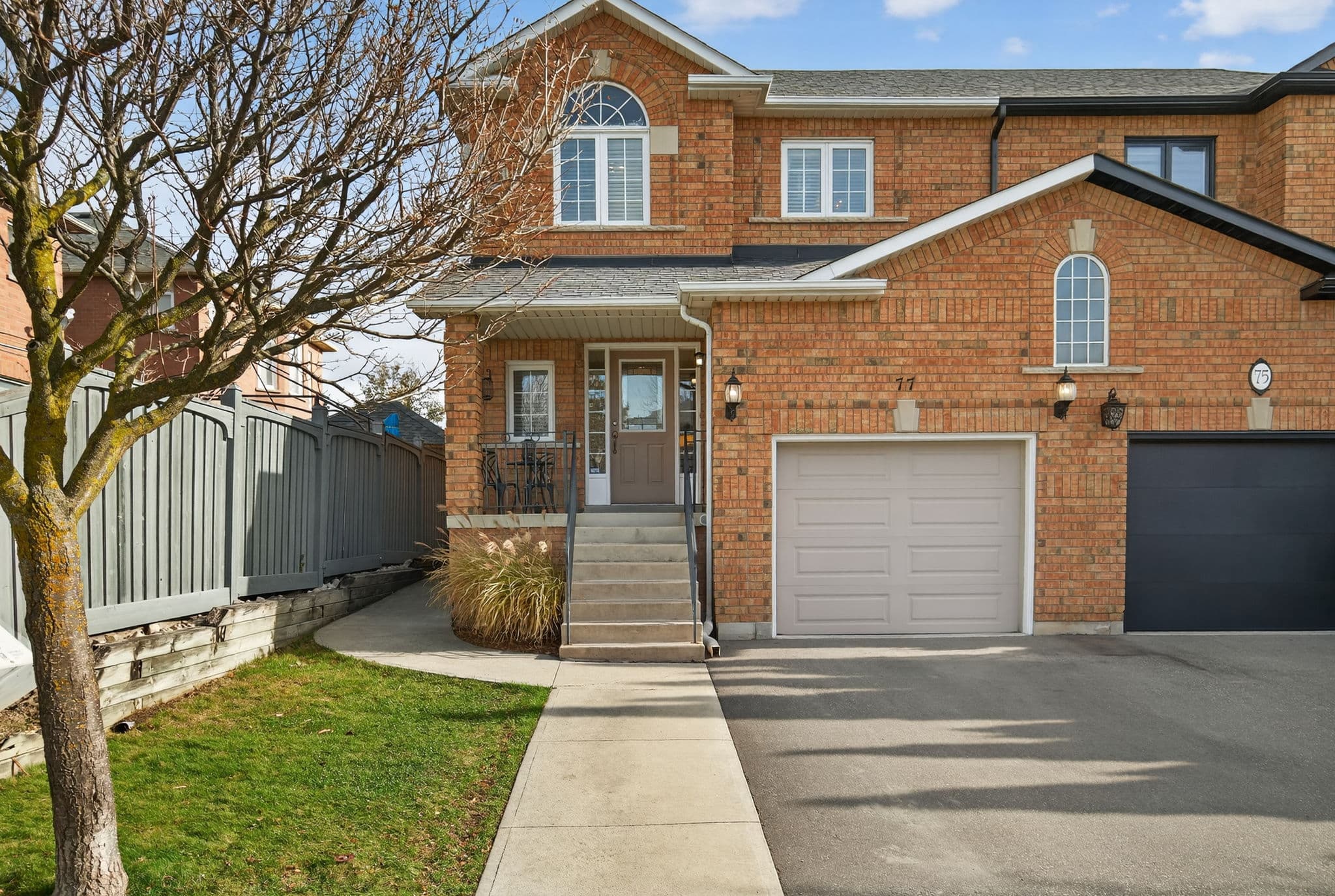 77 Monte Carlo Dr Vaughan, ON L4H 1T3
