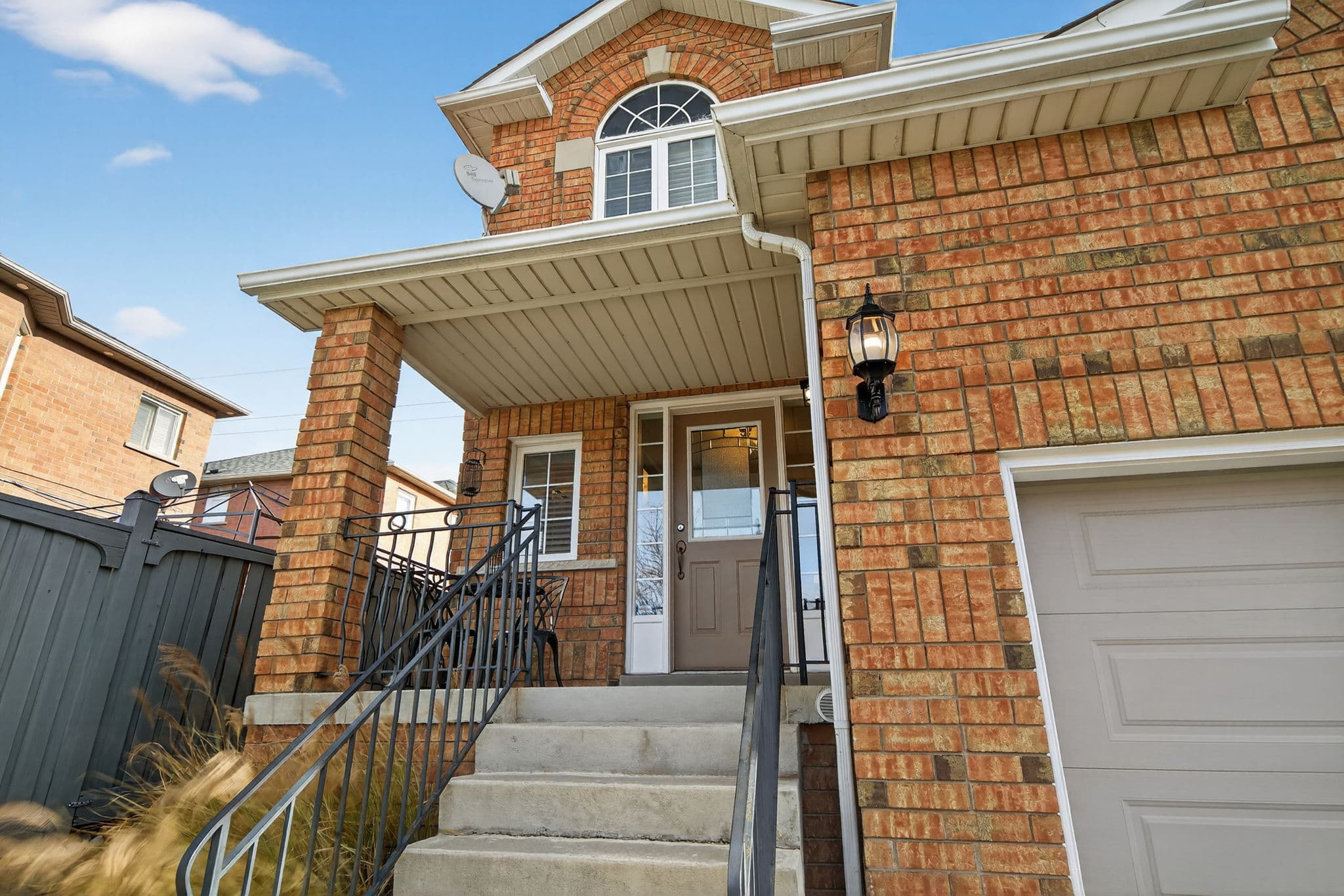 77 Monte Carlo Dr Vaughan, ON L4H 1T3