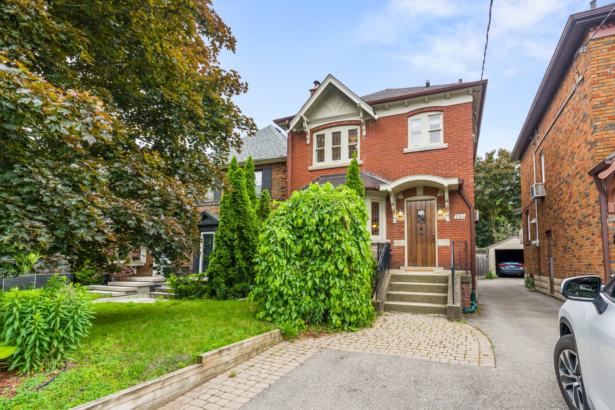 791 Millwood Rd Toronto, ON M4G 1W1