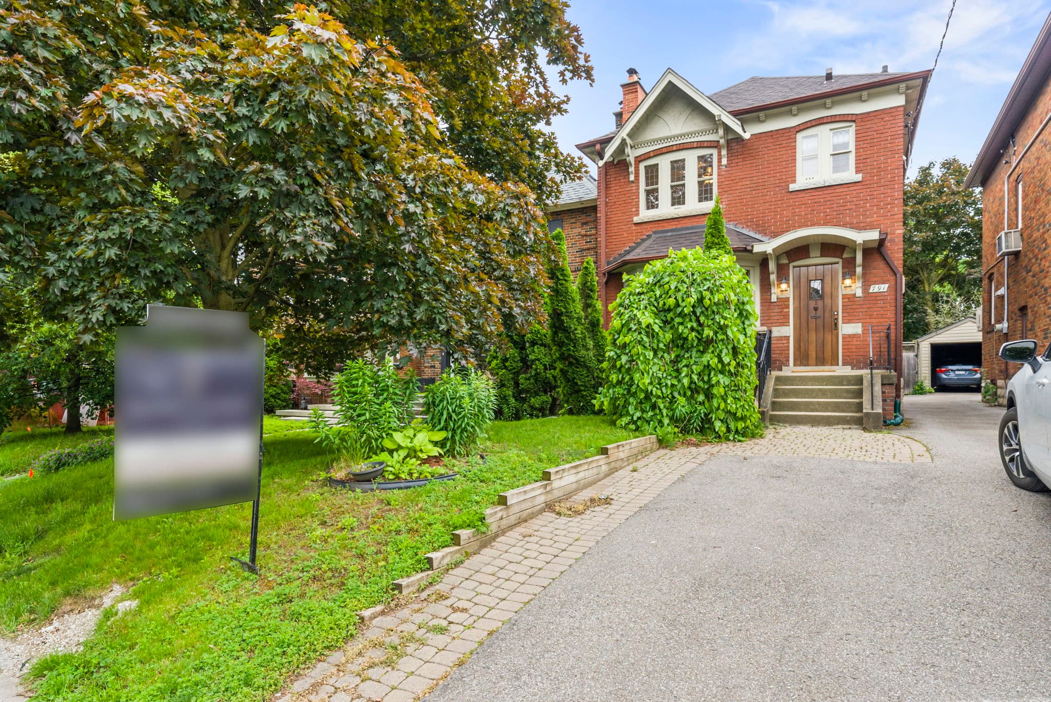 791 Millwood Rd Toronto, ON M4G 1W1