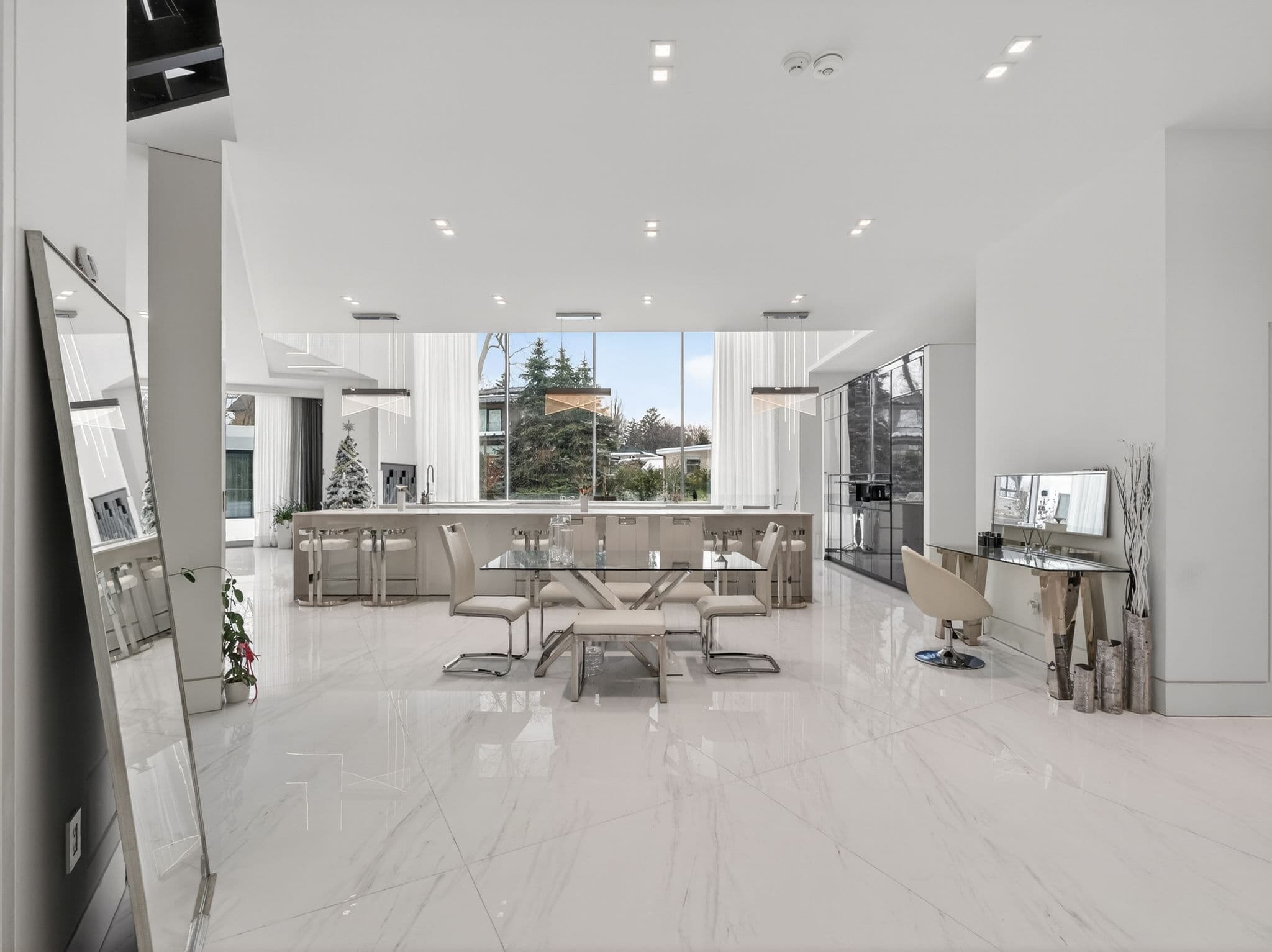 8 Cadmus Rd Toronto, ON M2M 2M4