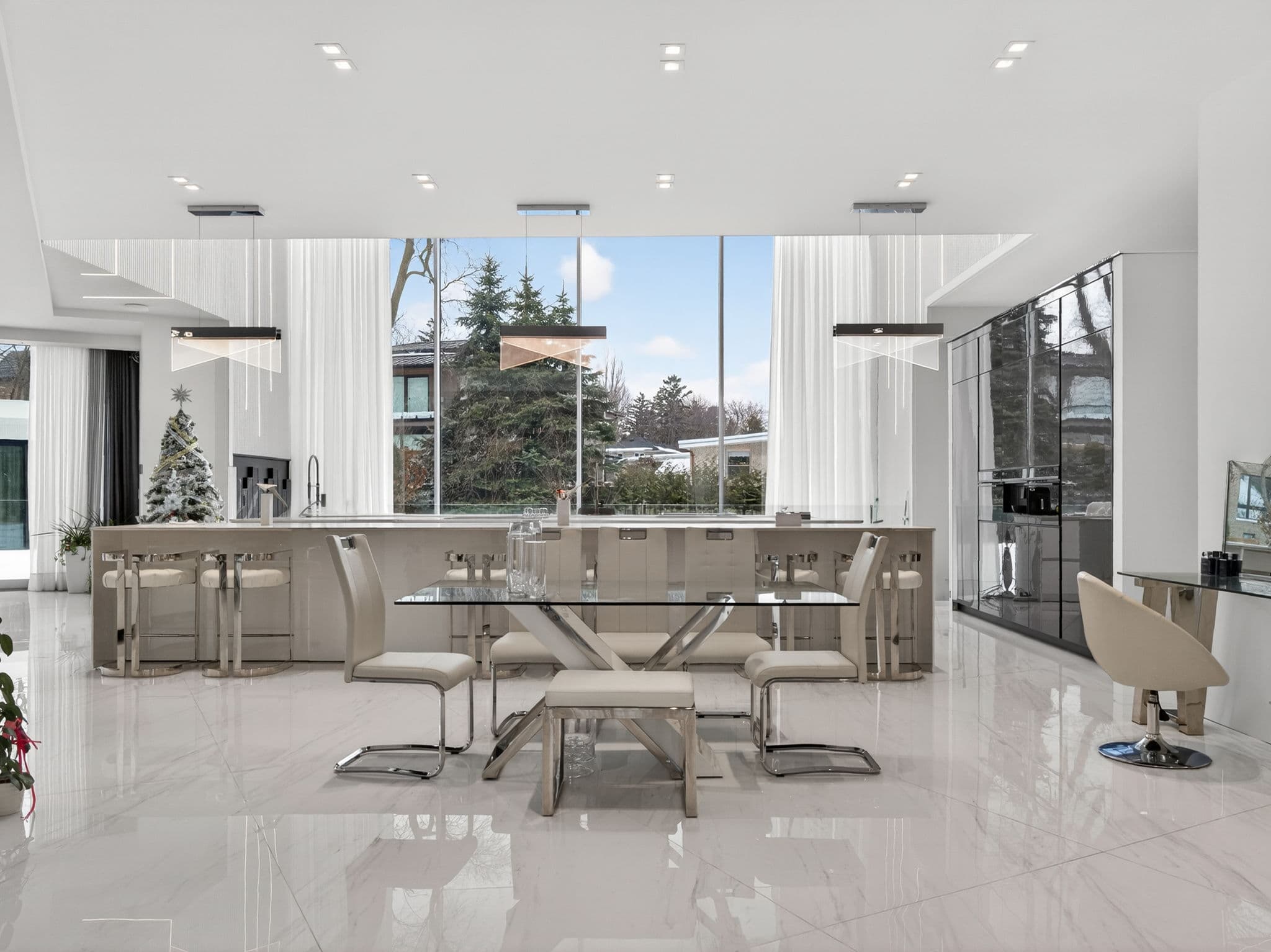 8 Cadmus Rd Toronto, ON M2M 2M4
