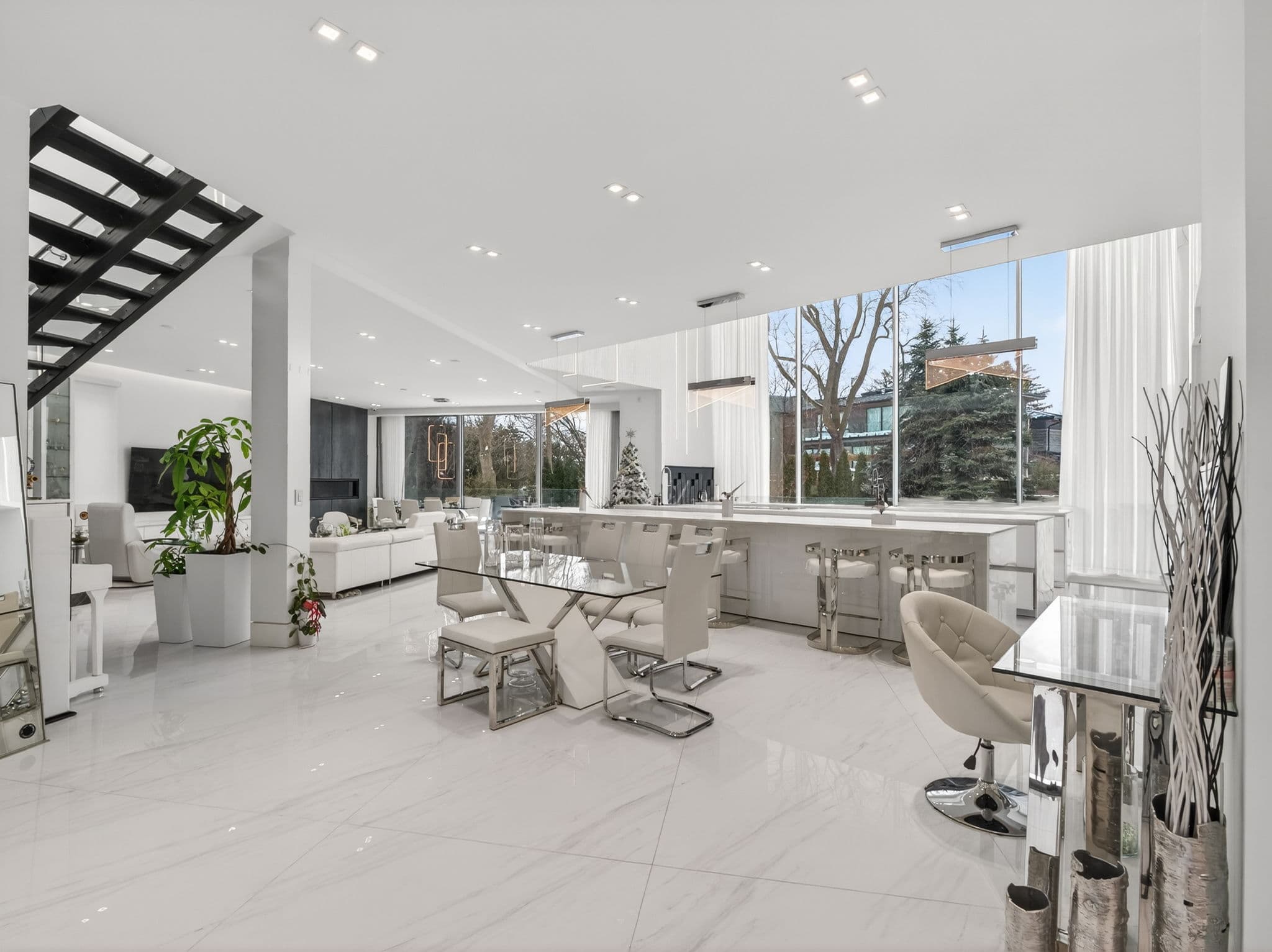 8 Cadmus Rd Toronto, ON M2M 2M4