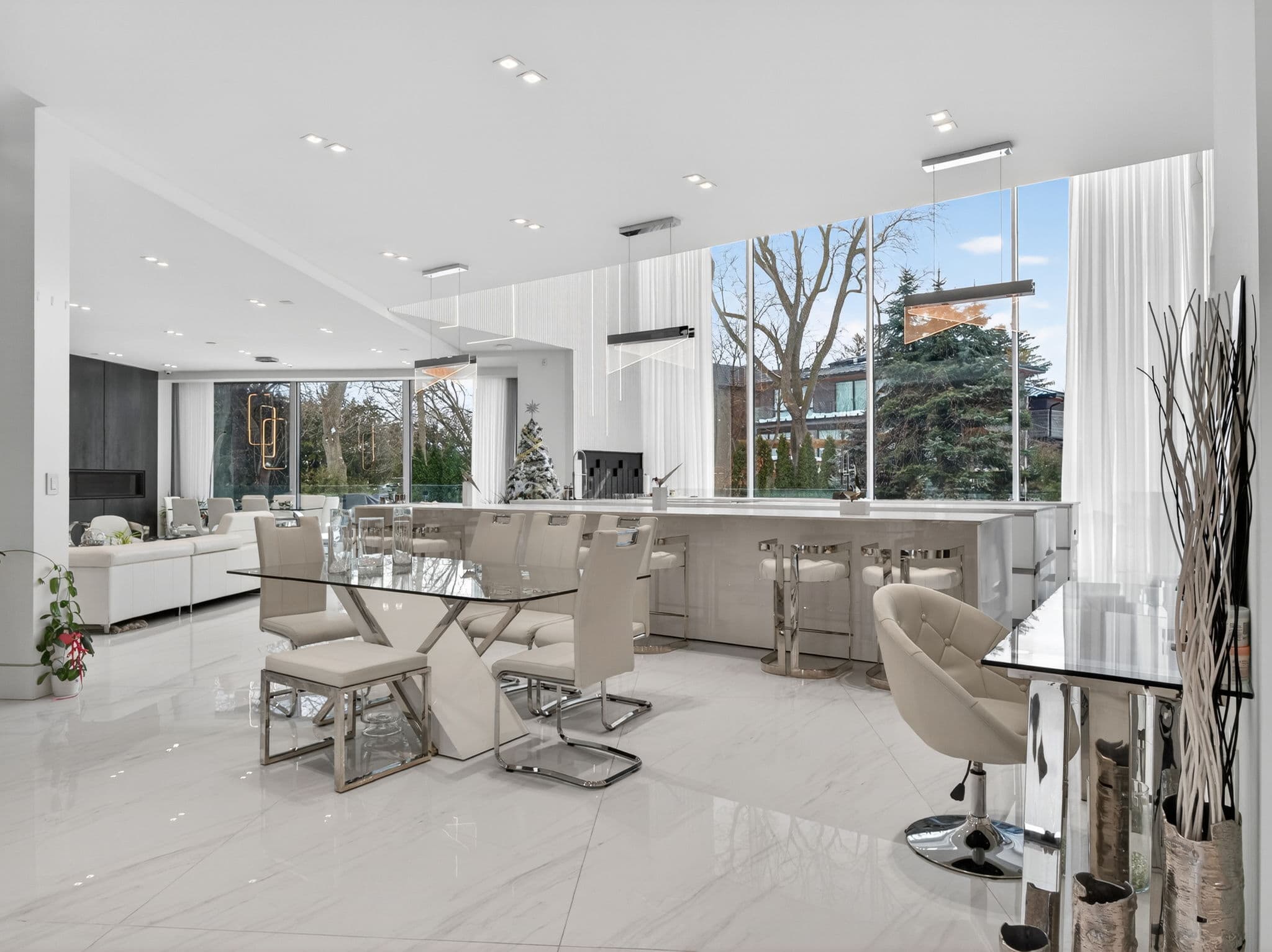 8 Cadmus Rd Toronto, ON M2M 2M4