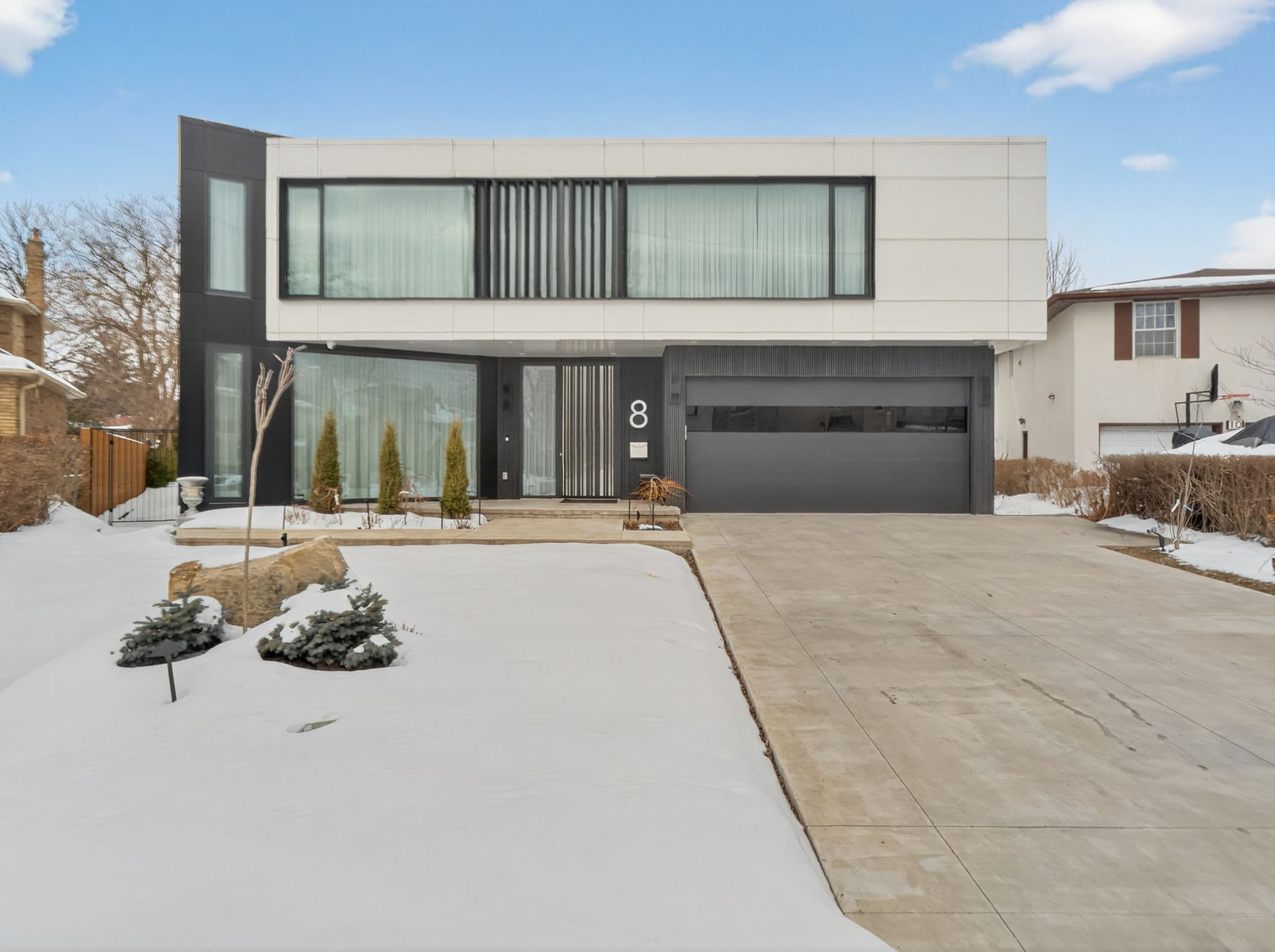 8 Cadmus Rd Toronto, ON M2M 2M4