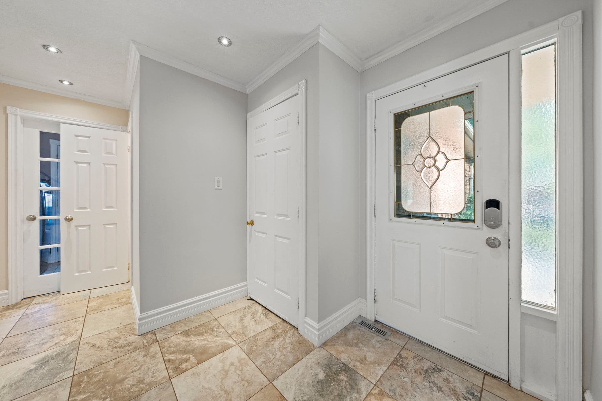 8 Christaller Ct Whitby, ON L1N 8T8
