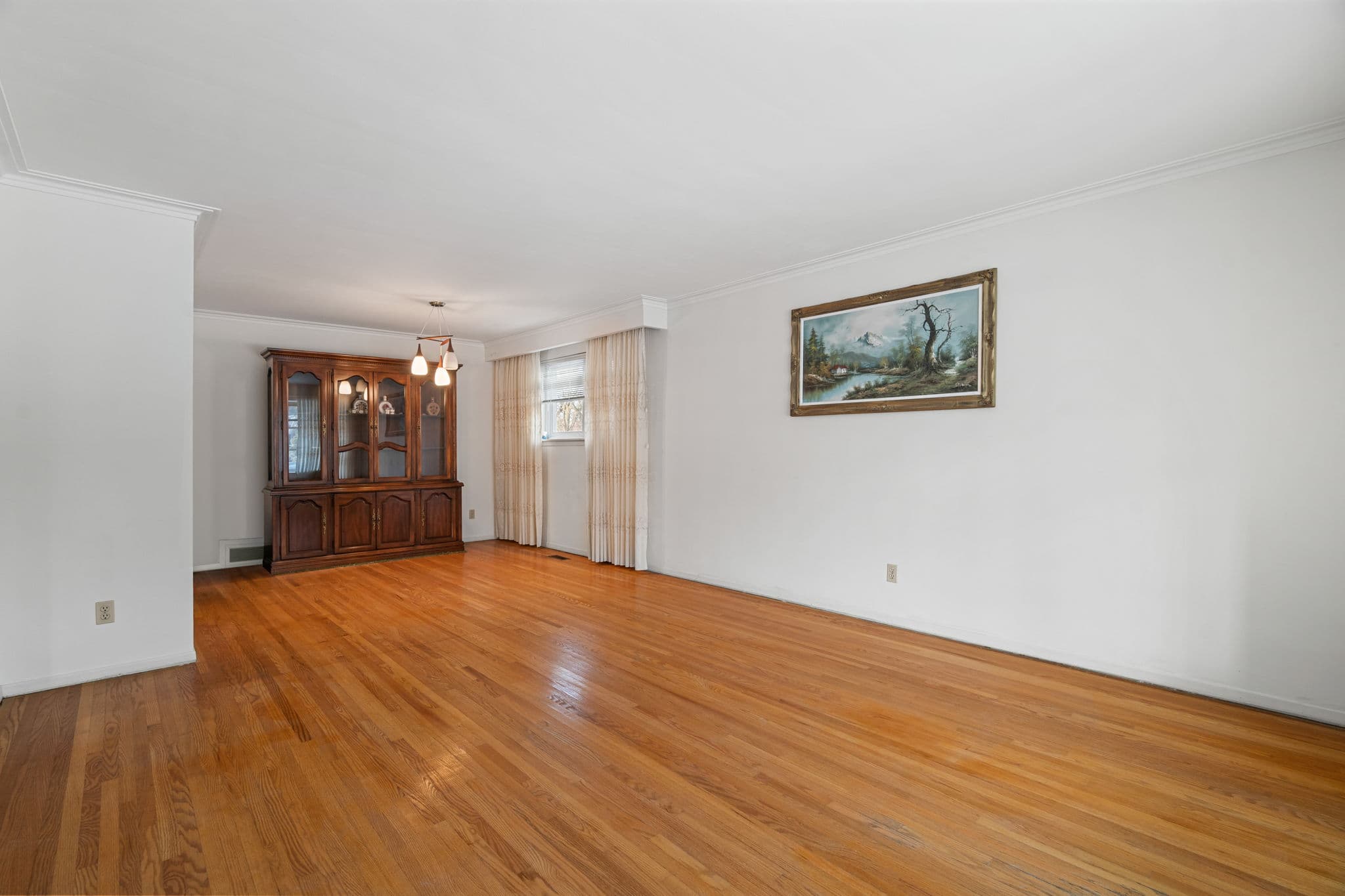 8 Keane Ave Toronto, ON M9B 2B7