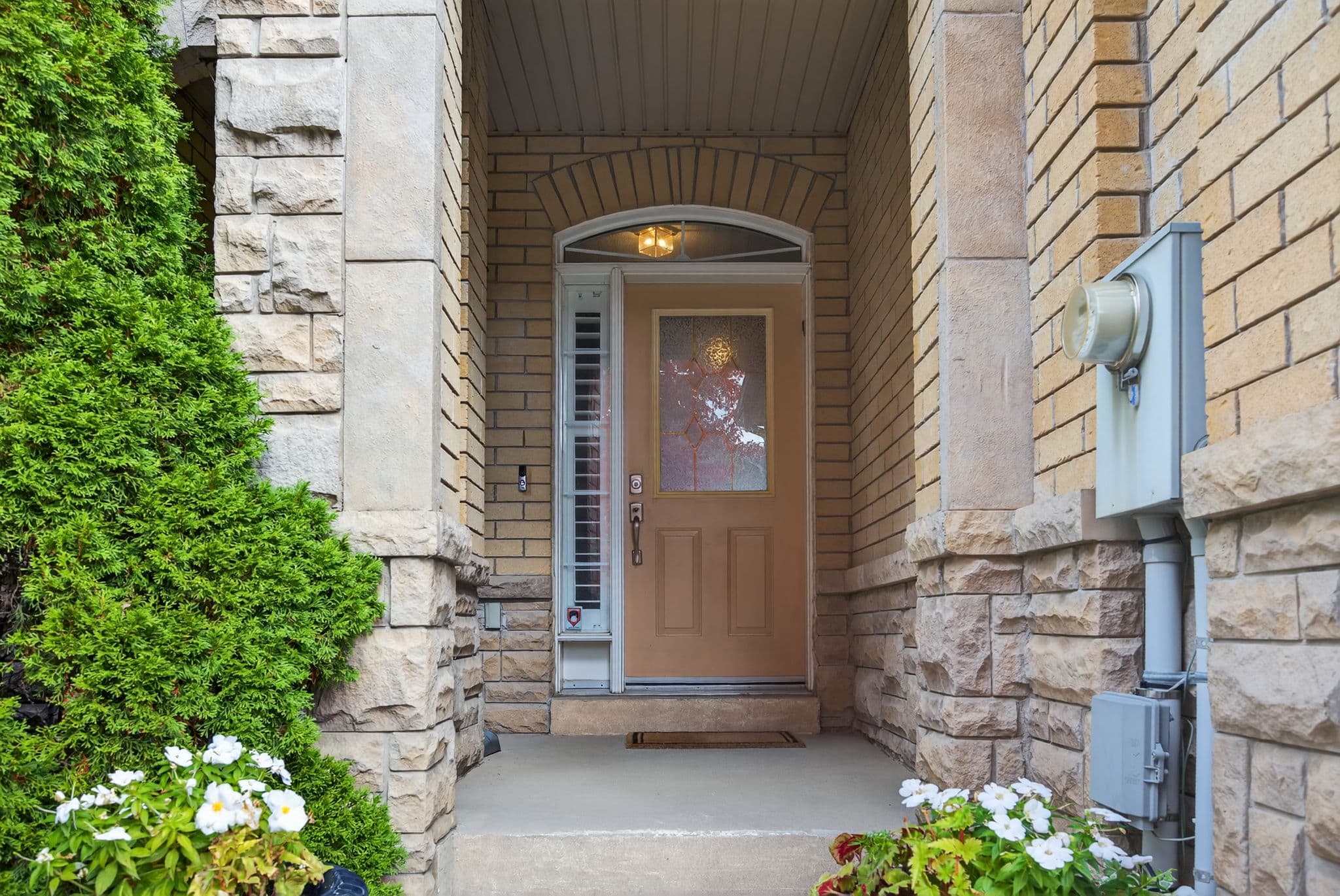 8 Mosswood Rd Vaughan, ON L4J 9C6