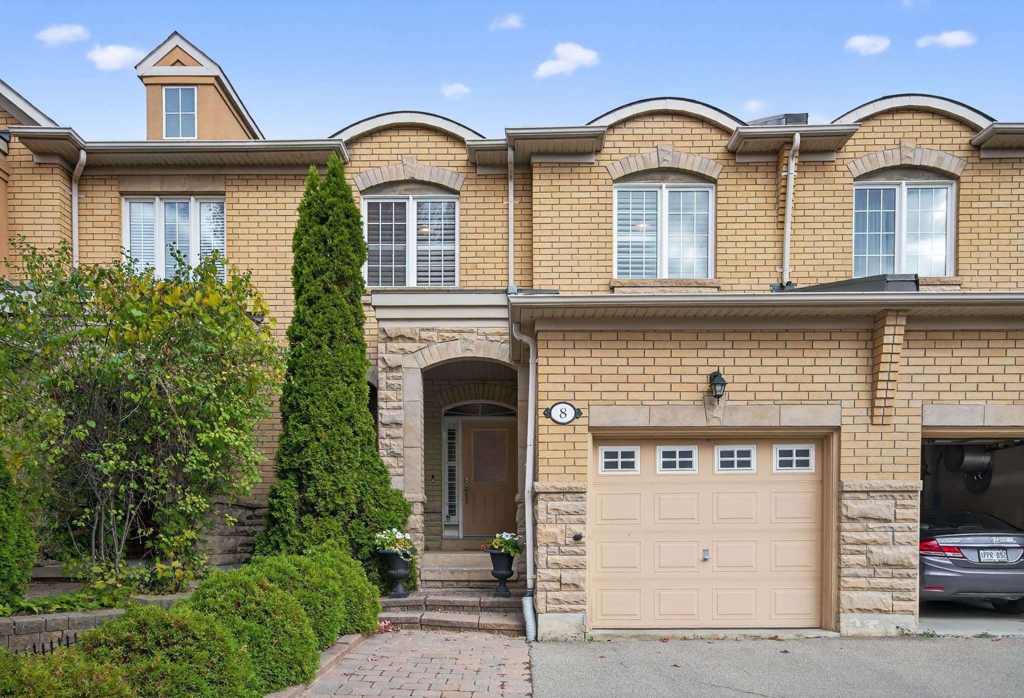8 Mosswood Rd Vaughan, ON L4J 9C6