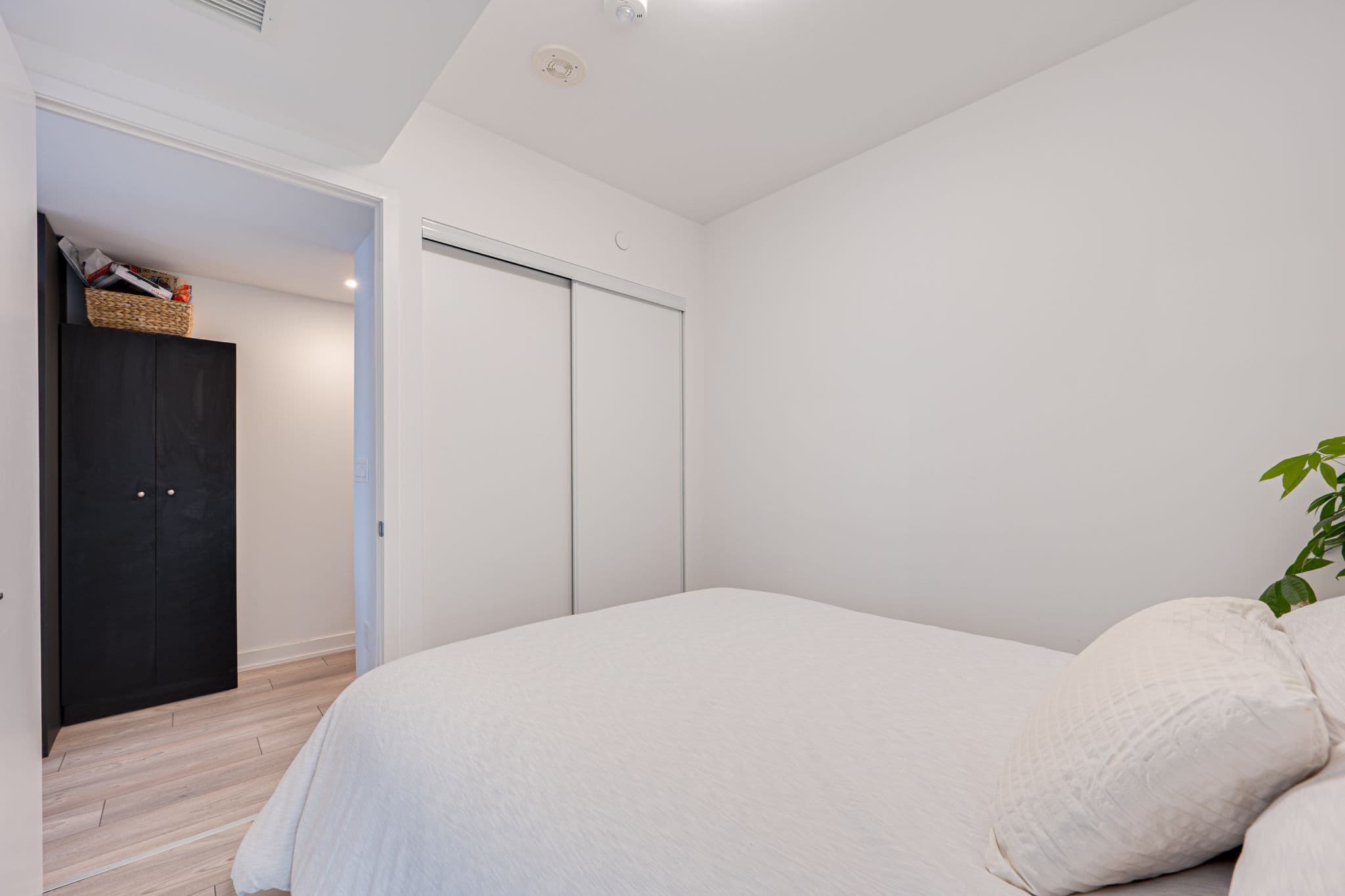 8 Tippett Rd Unit 411 Toronto, ON M3H 0E7