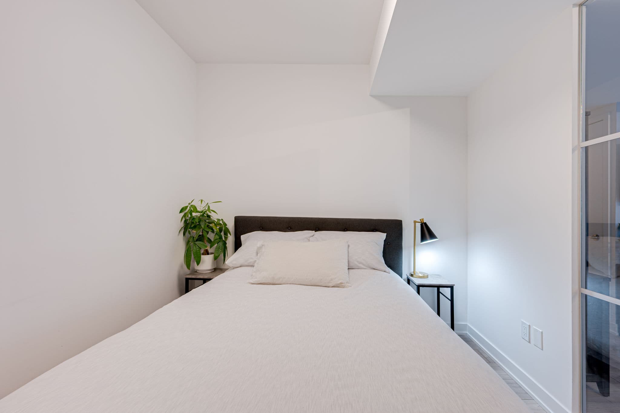 8 Tippett Rd Unit 411 Toronto, ON M3H 0E7