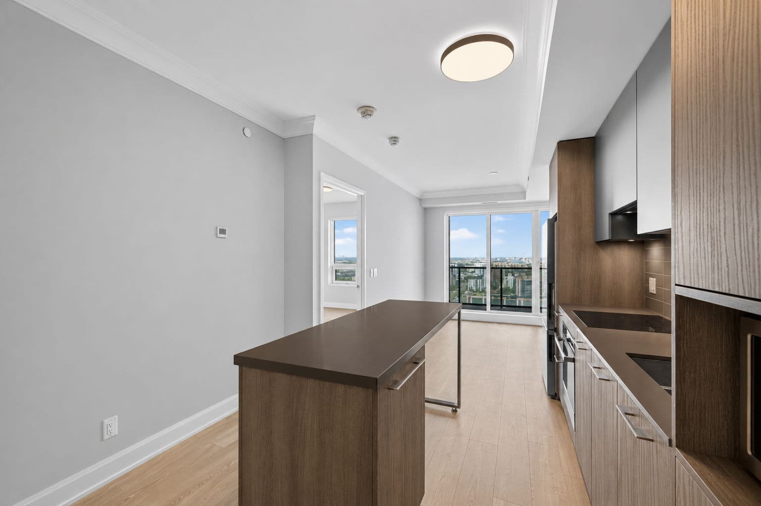 8 Water Walk Dr 2706 Markham, ON L3R 6L4