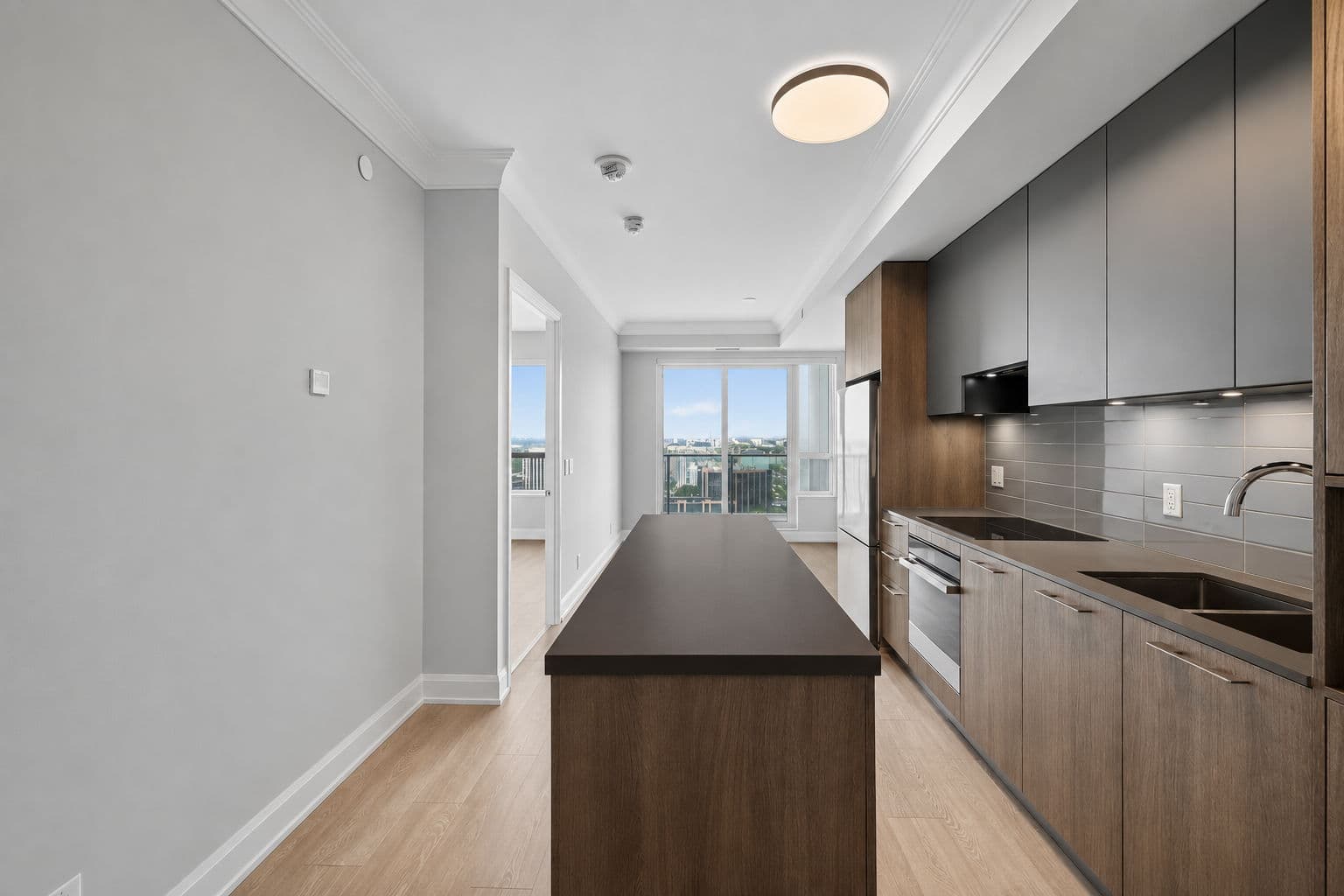 8 Water Walk Dr 2706 Markham, ON L3R 6L4