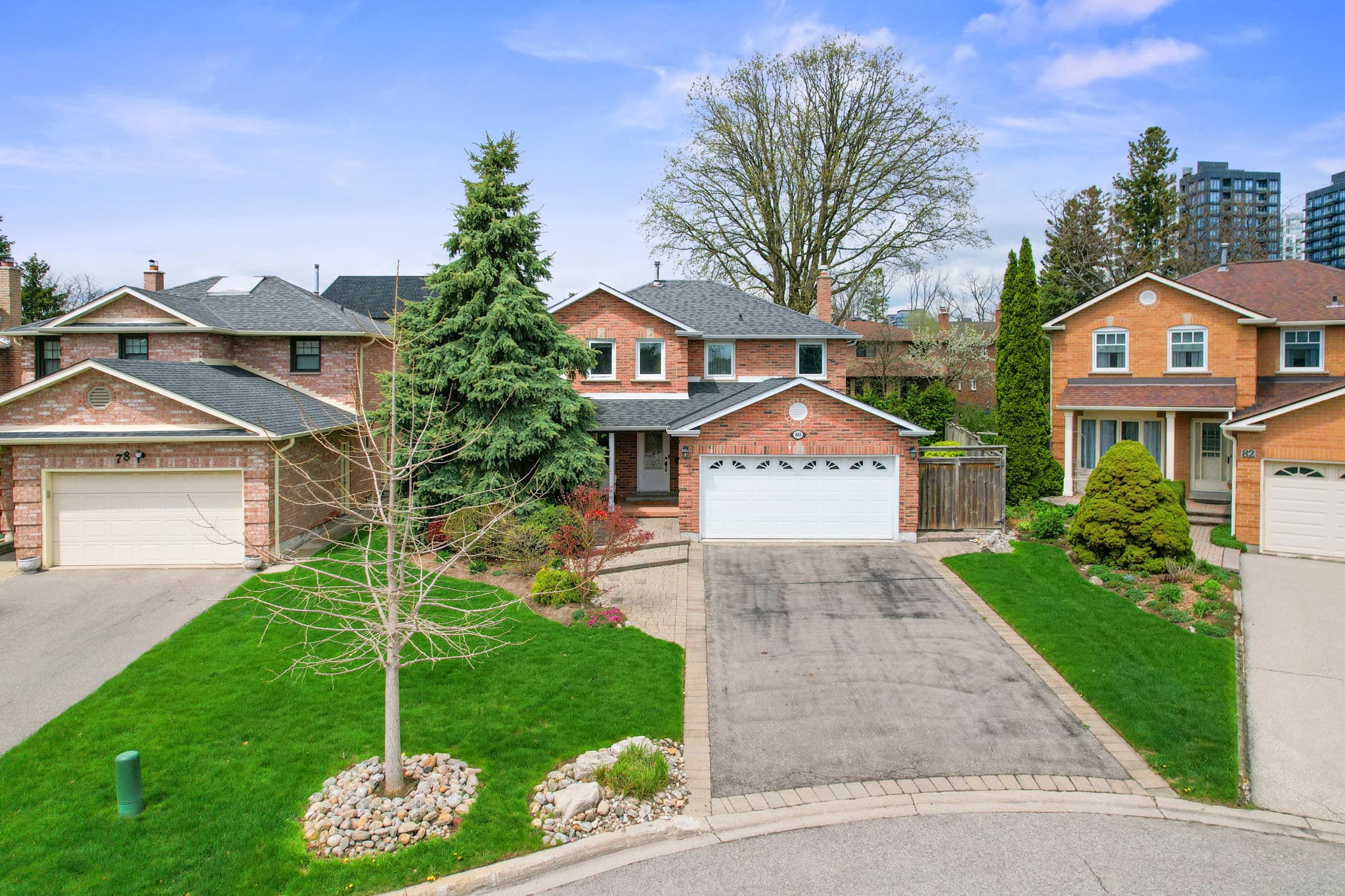 80 Eleanor Cir Richmond Hill, ON L4C 6K7
