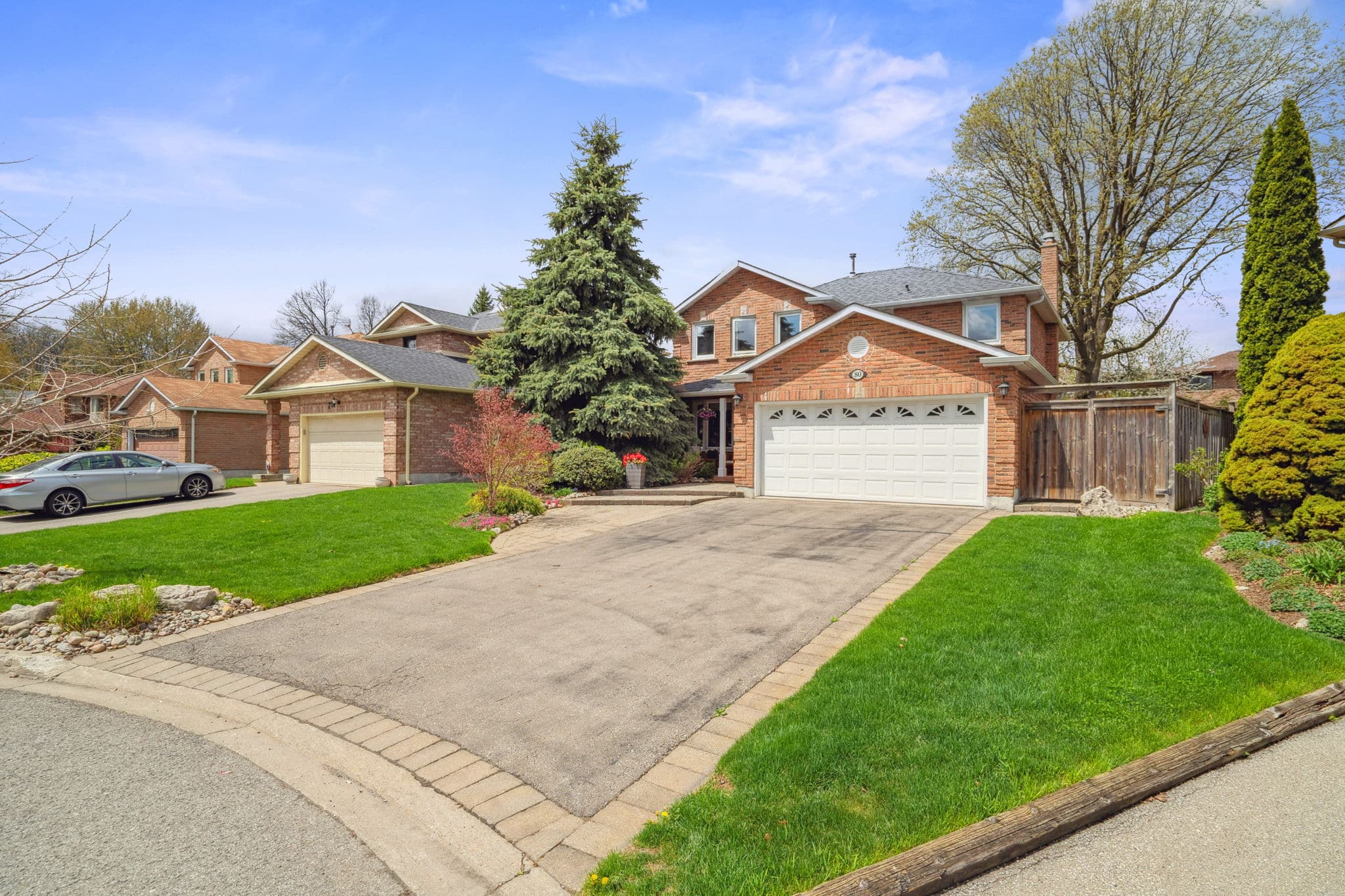 80 Eleanor Cir Richmond Hill, ON L4C 6K7