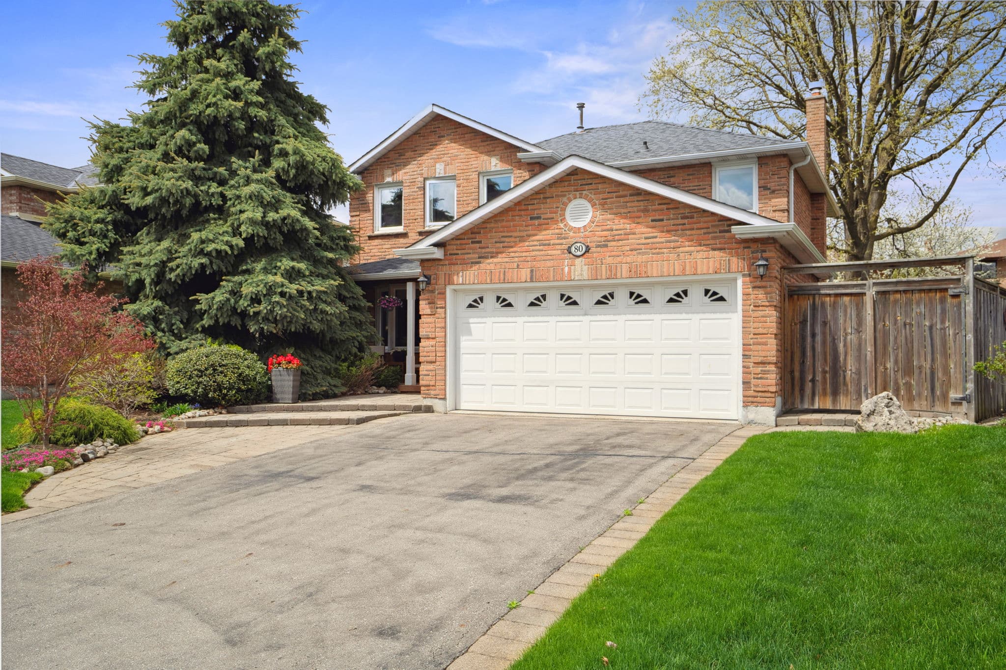 80 Eleanor Cir Richmond Hill, ON L4C 6K7