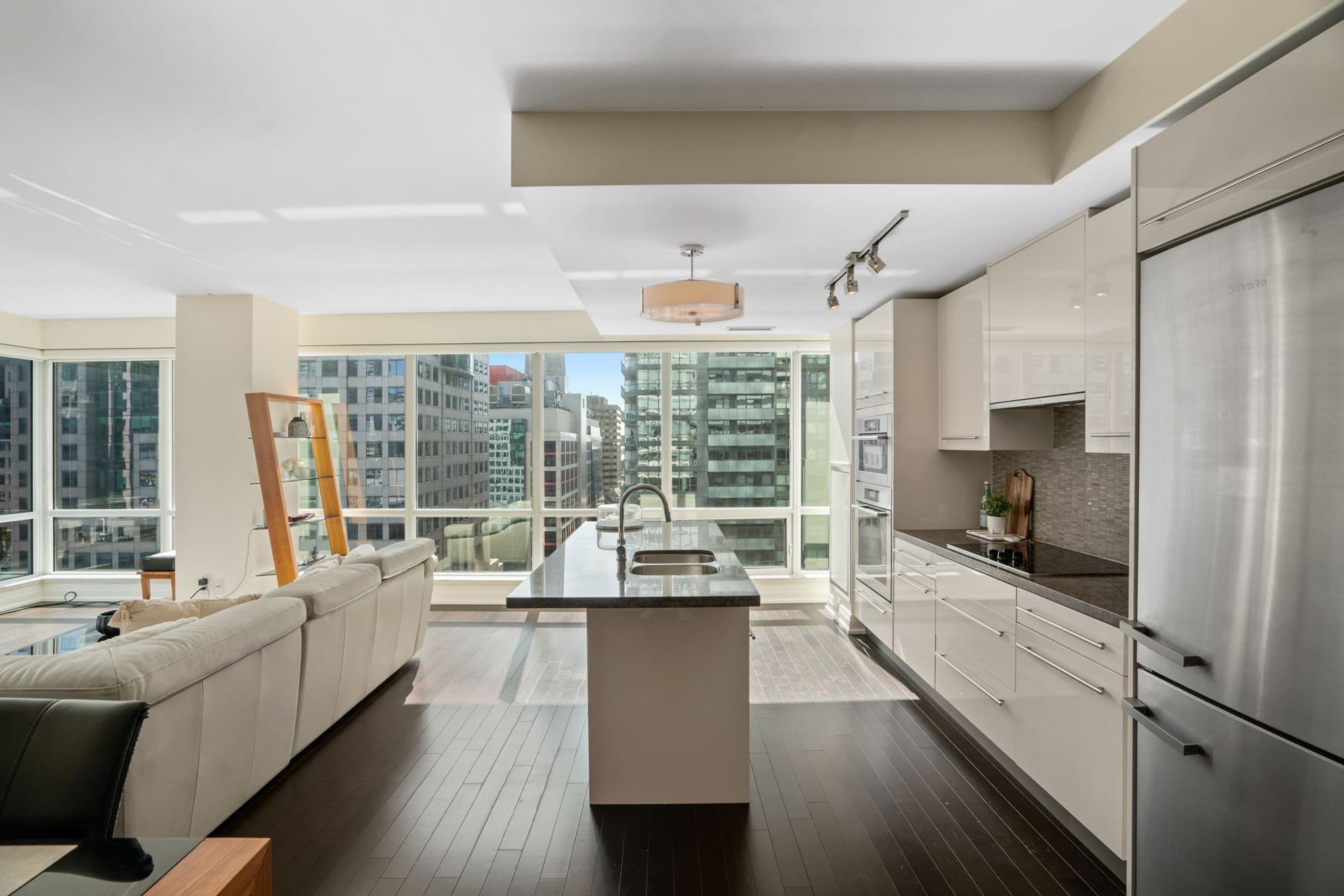 80 John St Unit 1212 Toronto, ON M5V 3X4