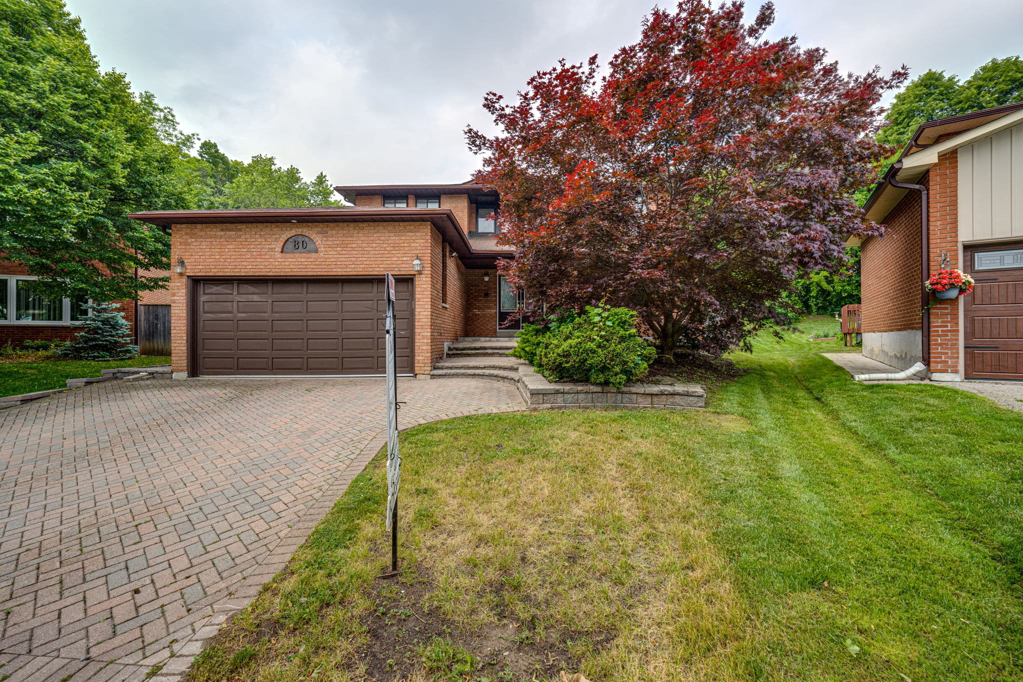 80 Lunau Ln Markham, ON L3T 5N4