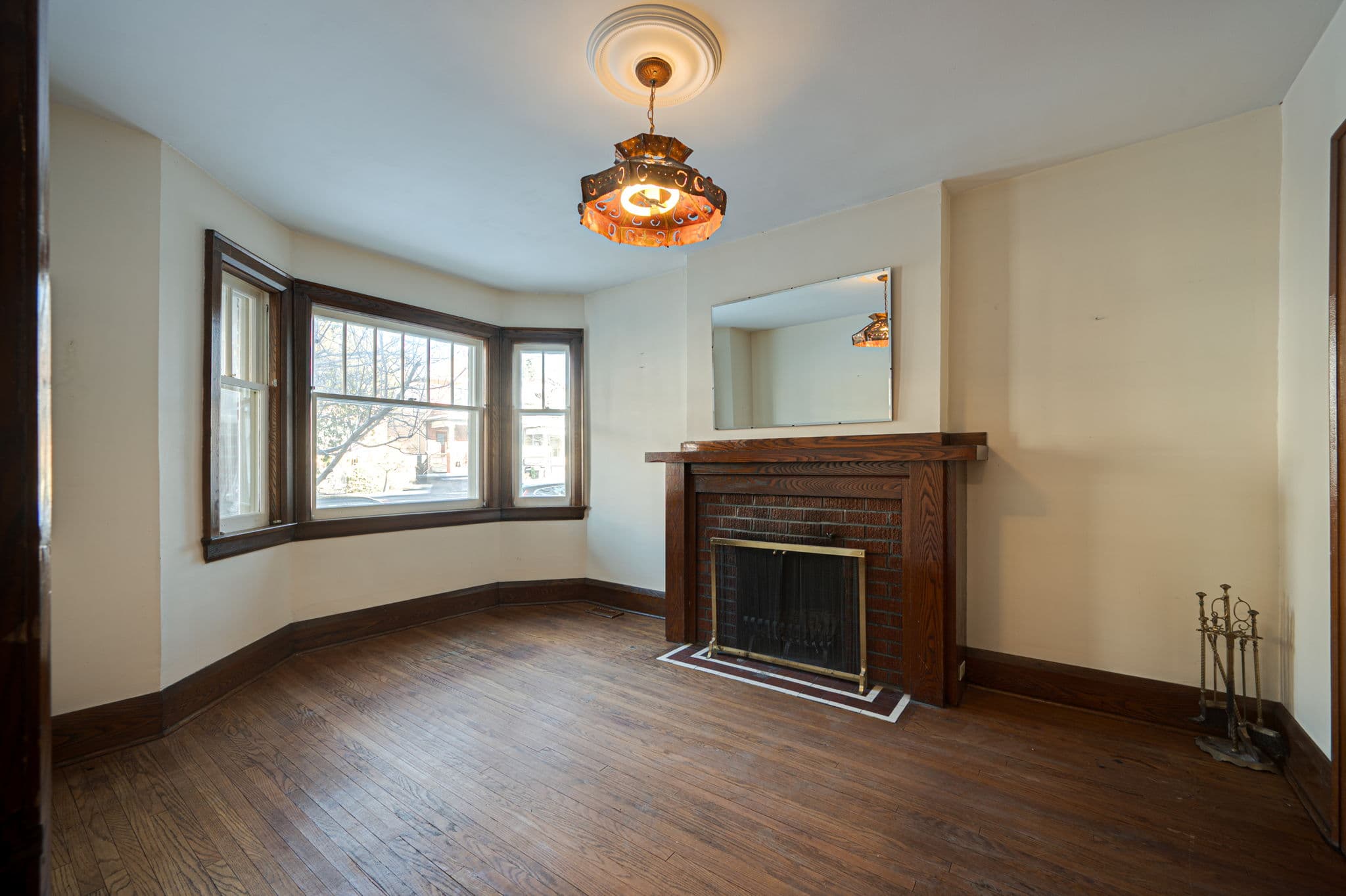 81 Benson Ave Toronto, ON M6G 2H7