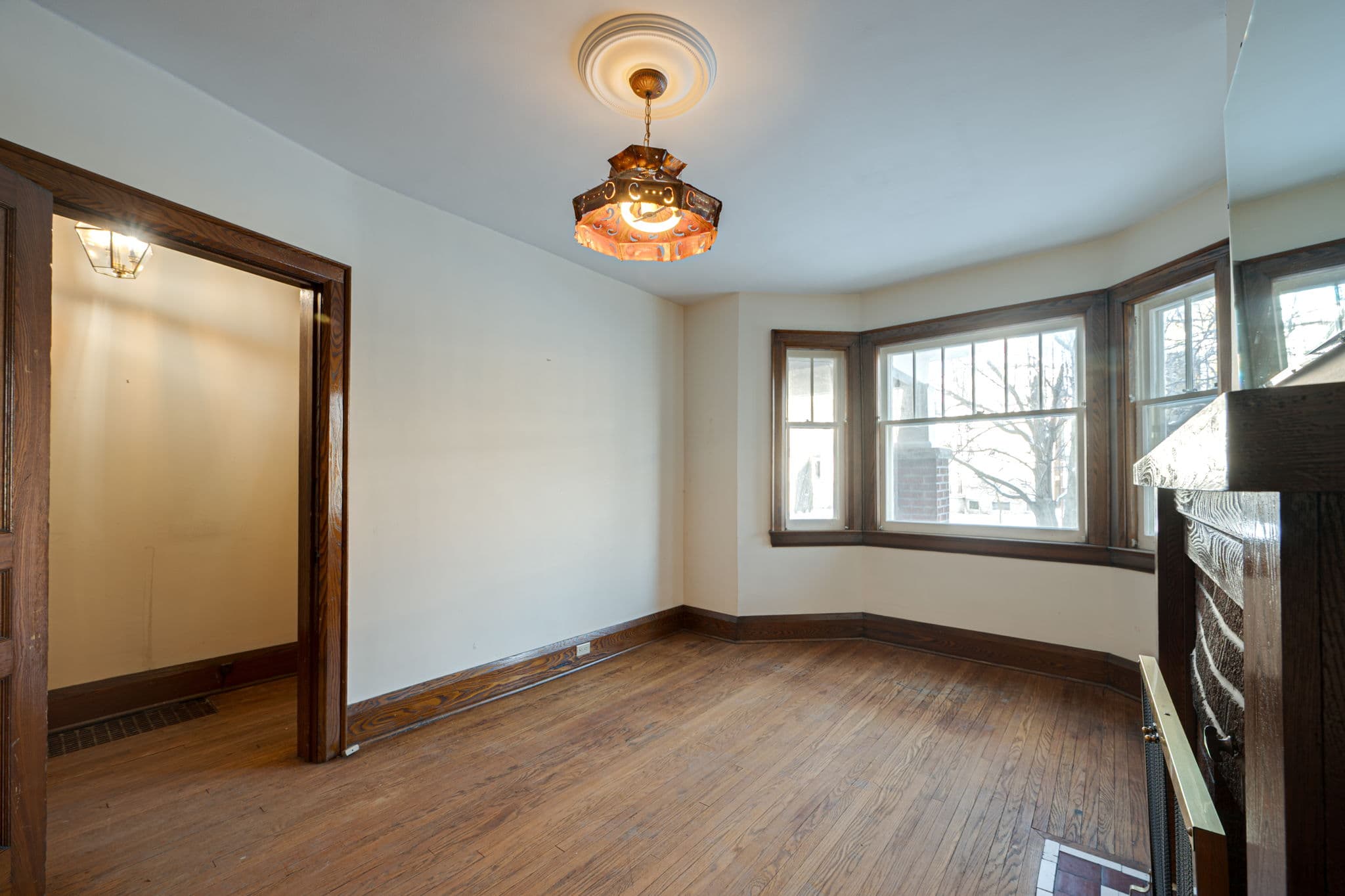 81 Benson Ave Toronto, ON M6G 2H7