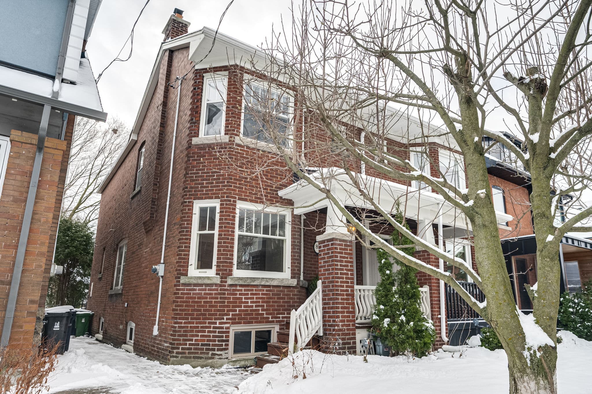 81 Benson Ave Toronto, ON M6G 2H7