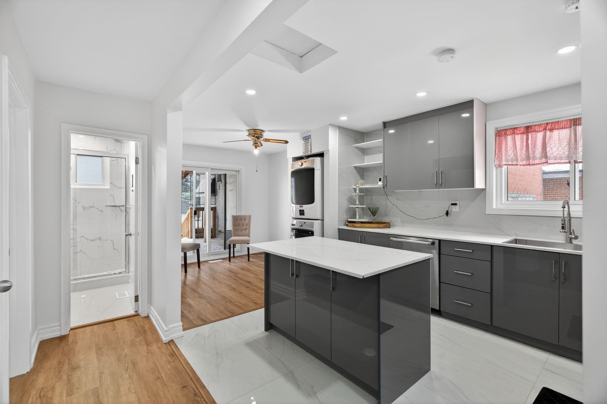 81 Taysham Crescent Toronto, ON M9V 1X1
