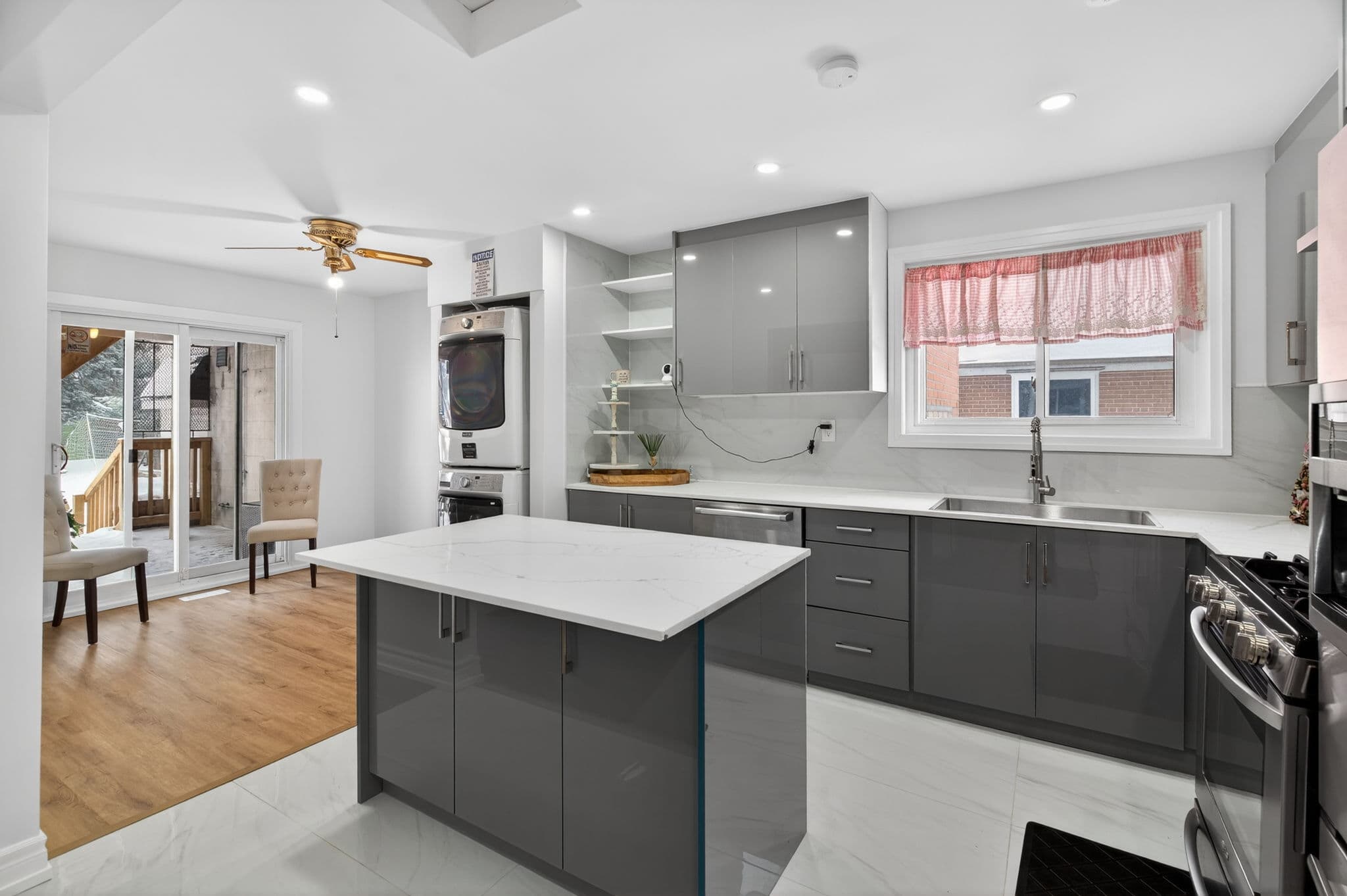 81 Taysham Crescent Toronto, ON M9V 1X1