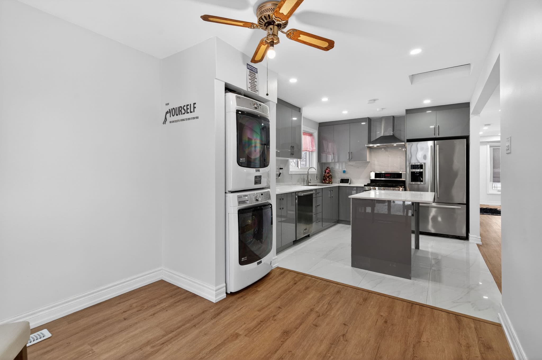 81 Taysham Crescent Toronto, ON M9V 1X1