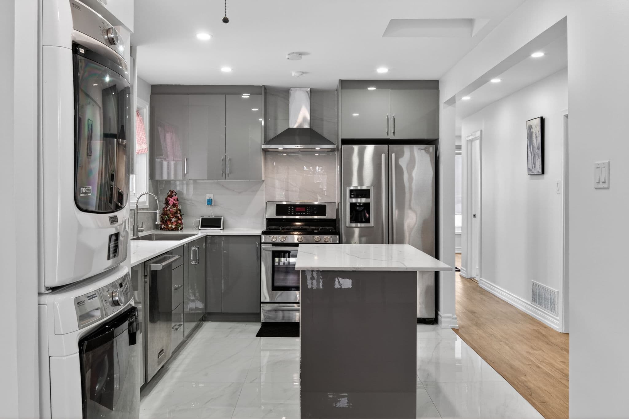 81 Taysham Crescent Toronto, ON M9V 1X1