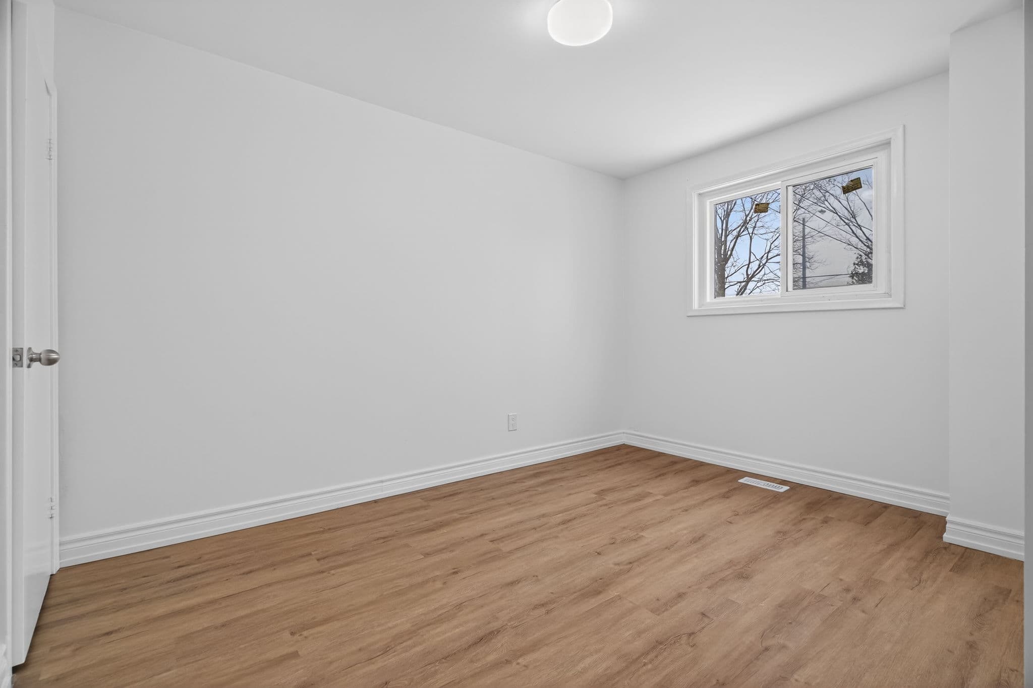 81 Taysham Crescent Toronto, ON M9V 1X1