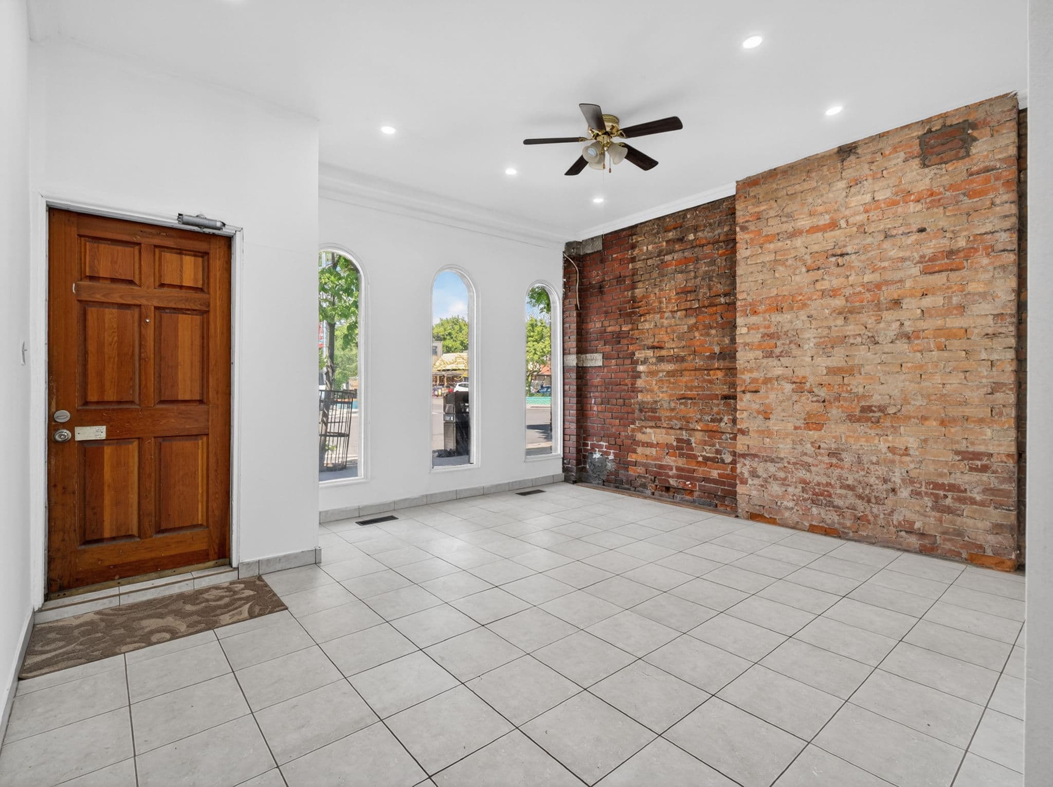 817 Bloor St W Toronto, ON M6G 1M1