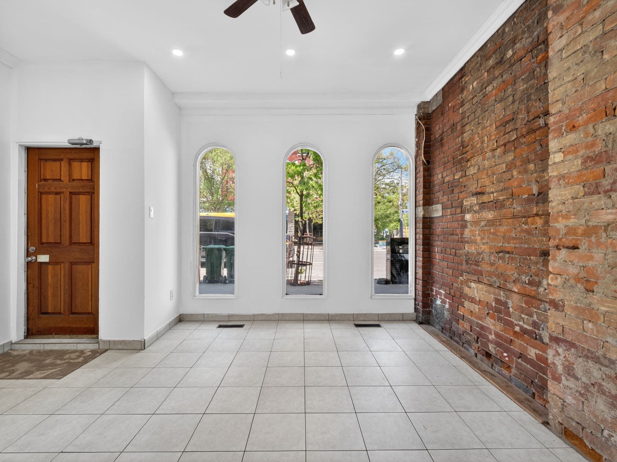 817 Bloor St W Toronto, ON M6G 1M1