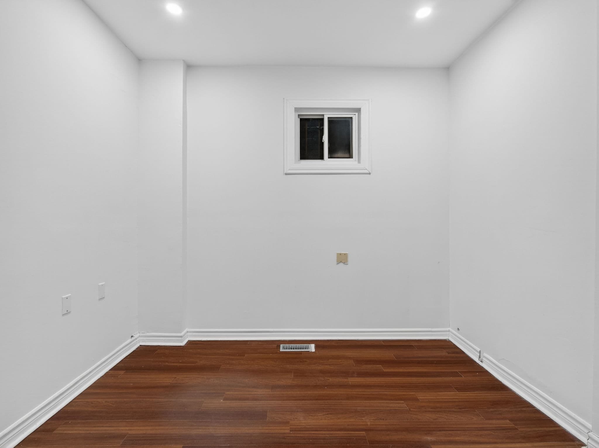 817 Bloor St W Toronto, ON M6G 1M1