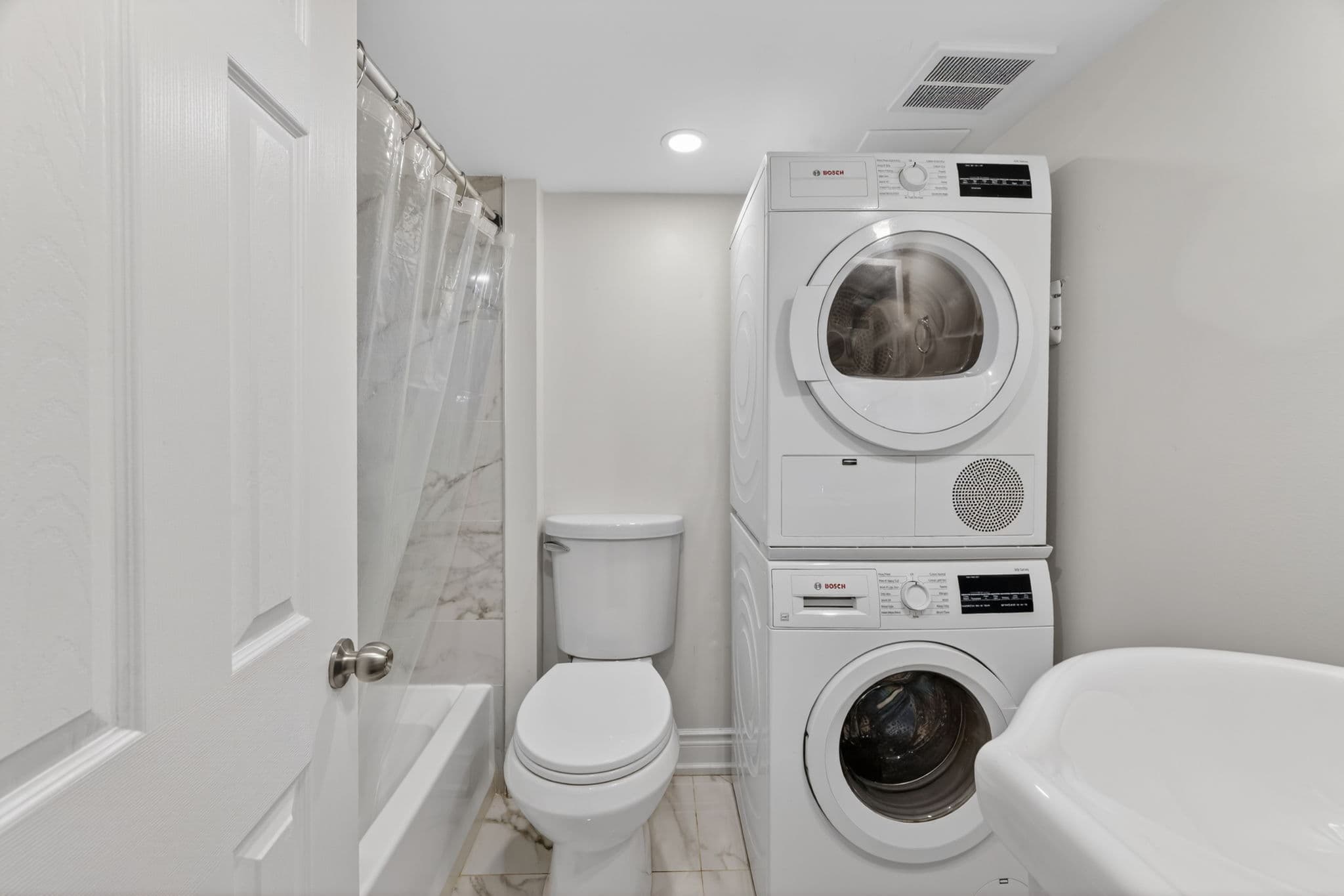 818 Krosno Blvd Pickering, ON L1W 1G8