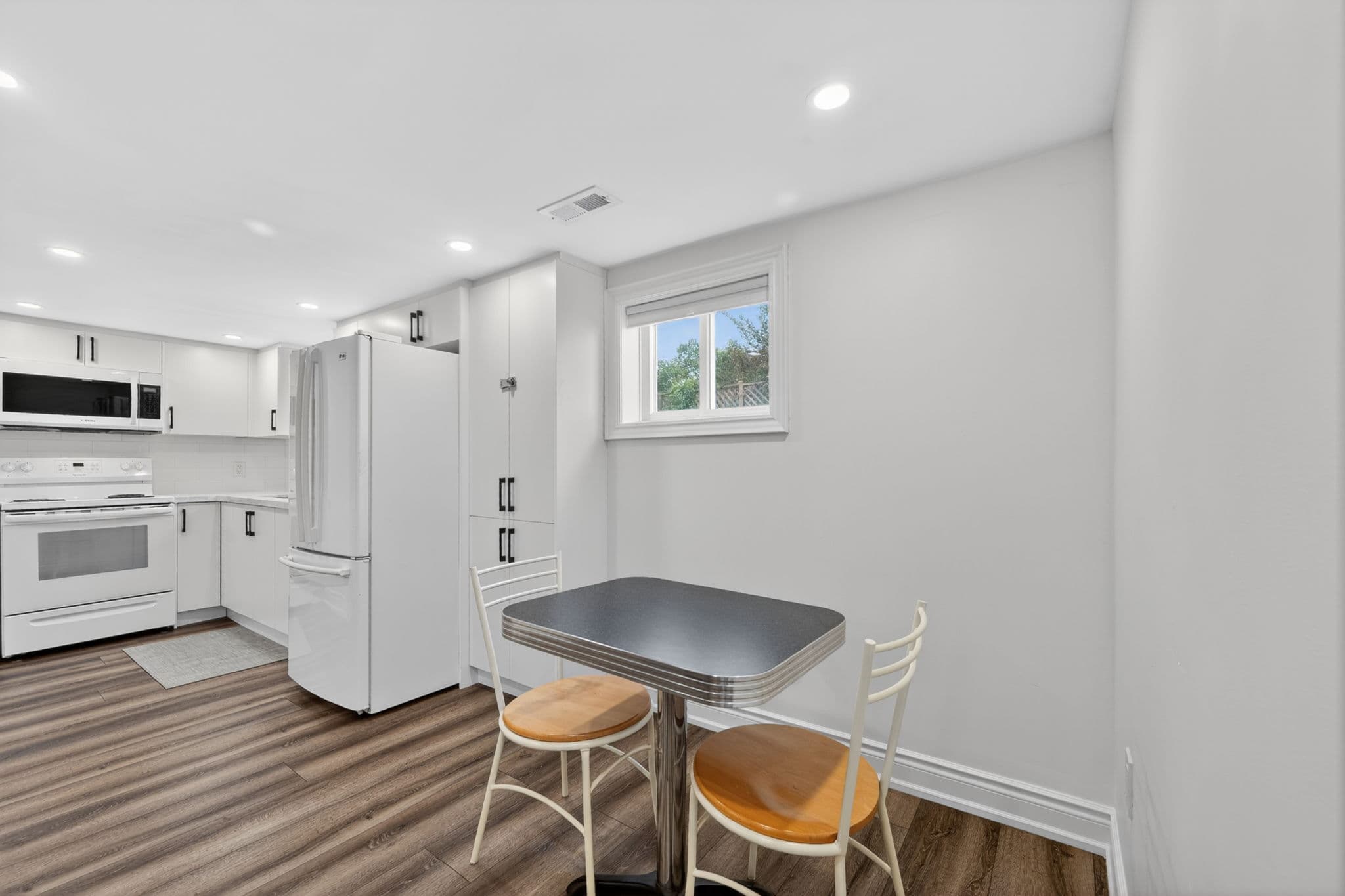 818 Krosno Blvd Pickering, ON L1W 1G8