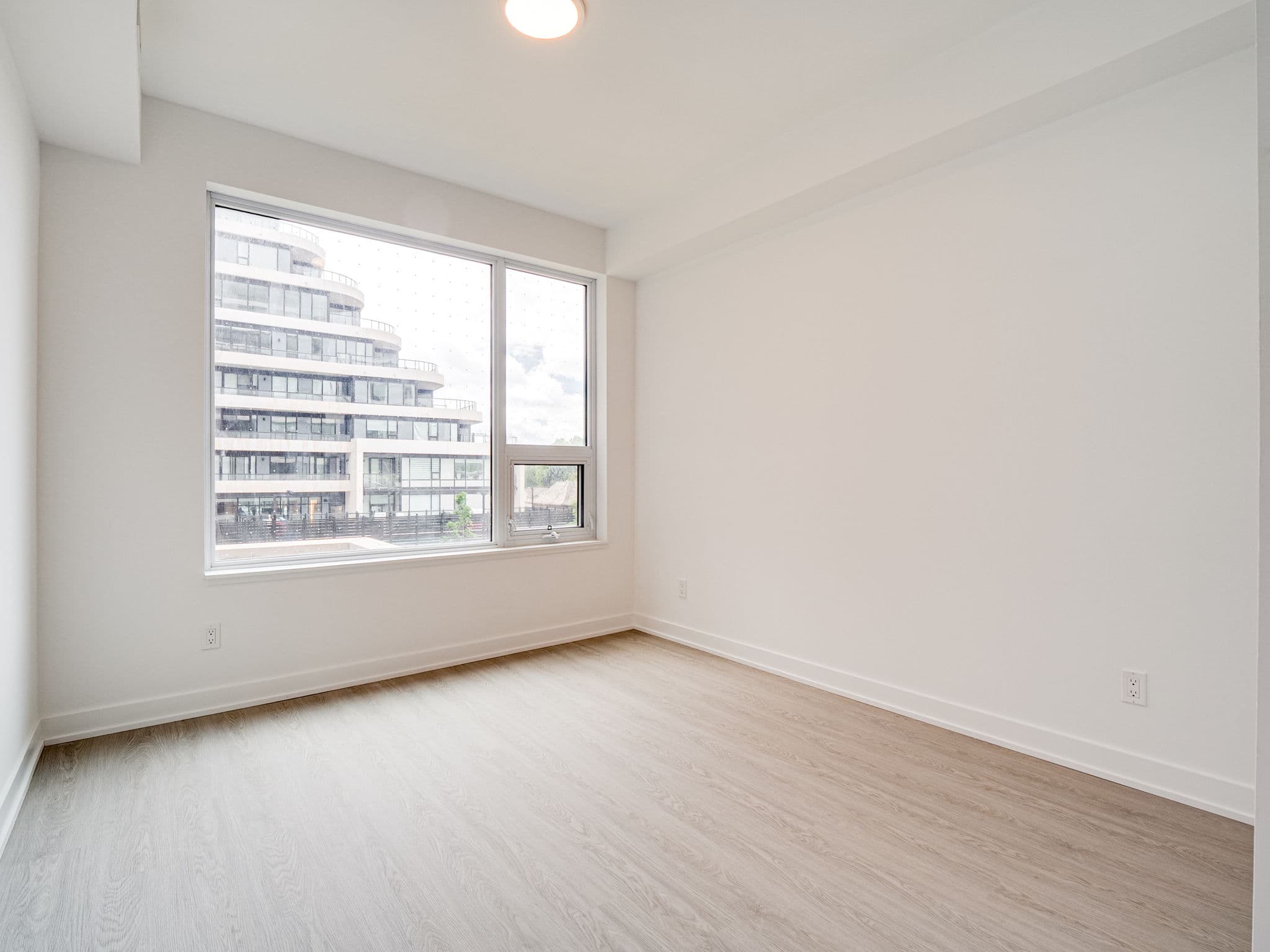 8188 Yonge St Unit 202 Vaughan, ON L4J 0M2