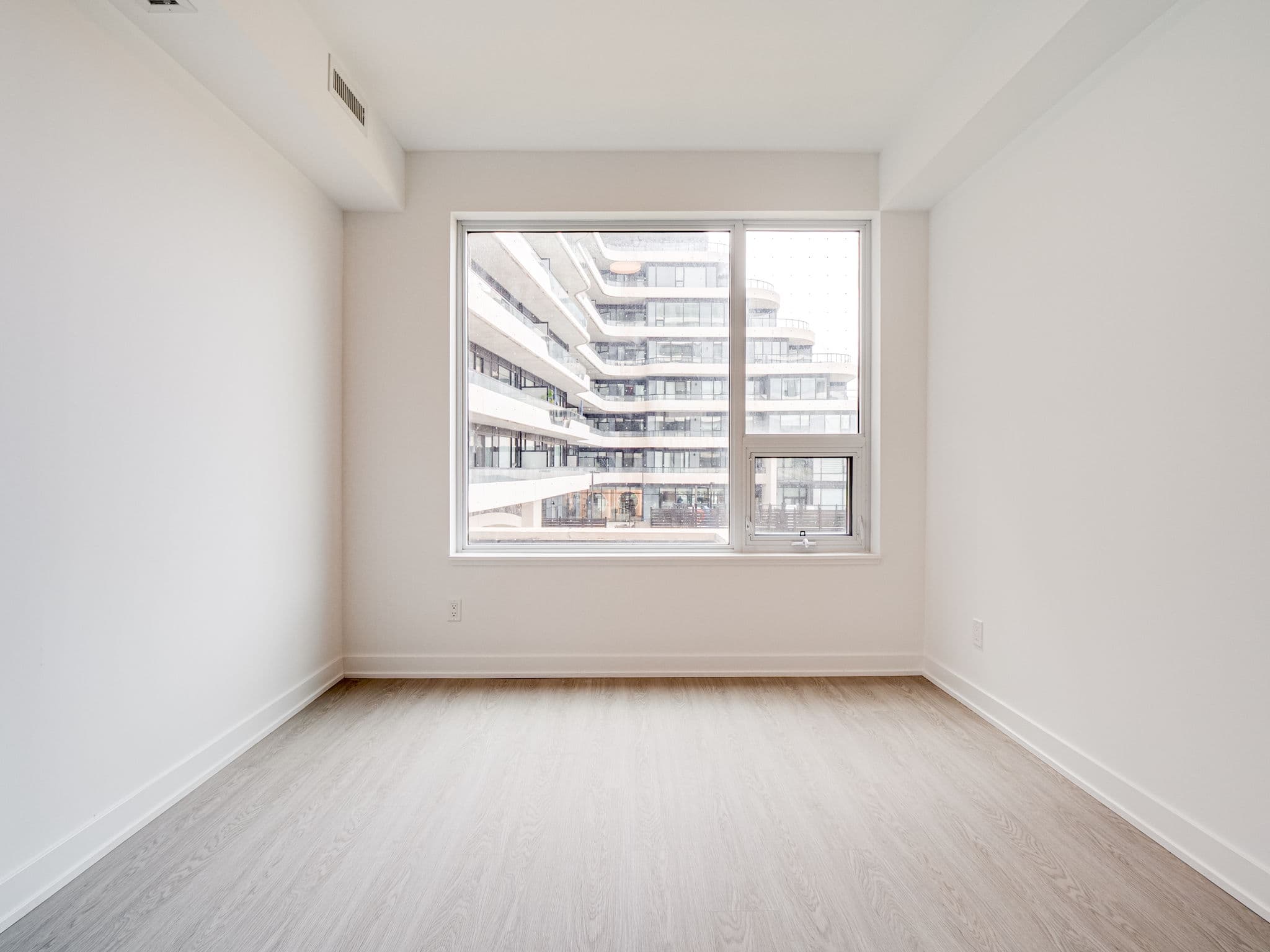 8188 Yonge St Unit 202 Vaughan, ON L4J 0M2