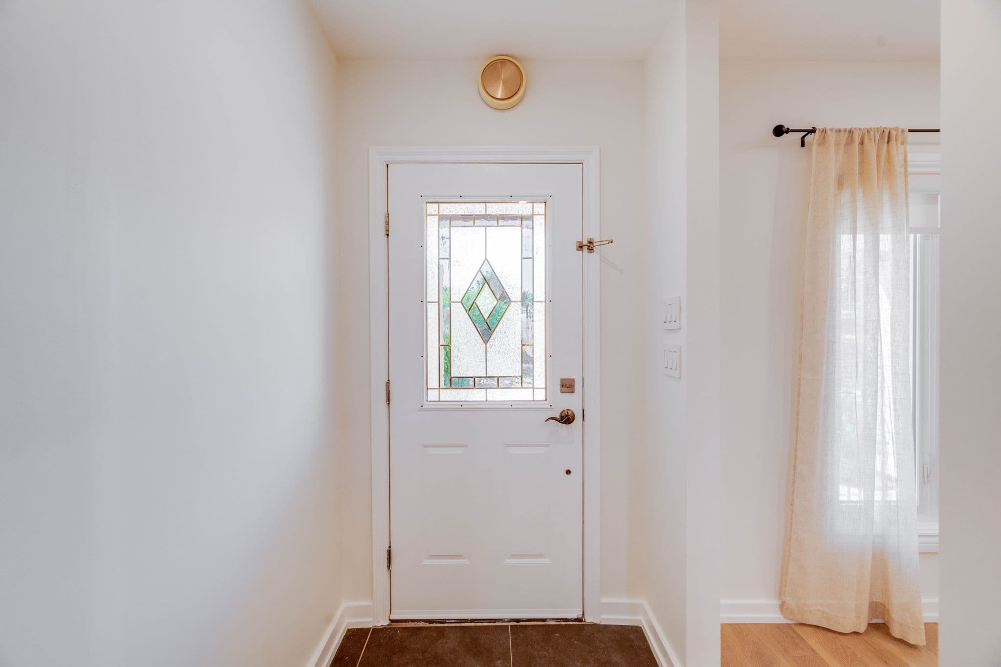 82 Bowie Ave Toronto, ON M6E 2P5