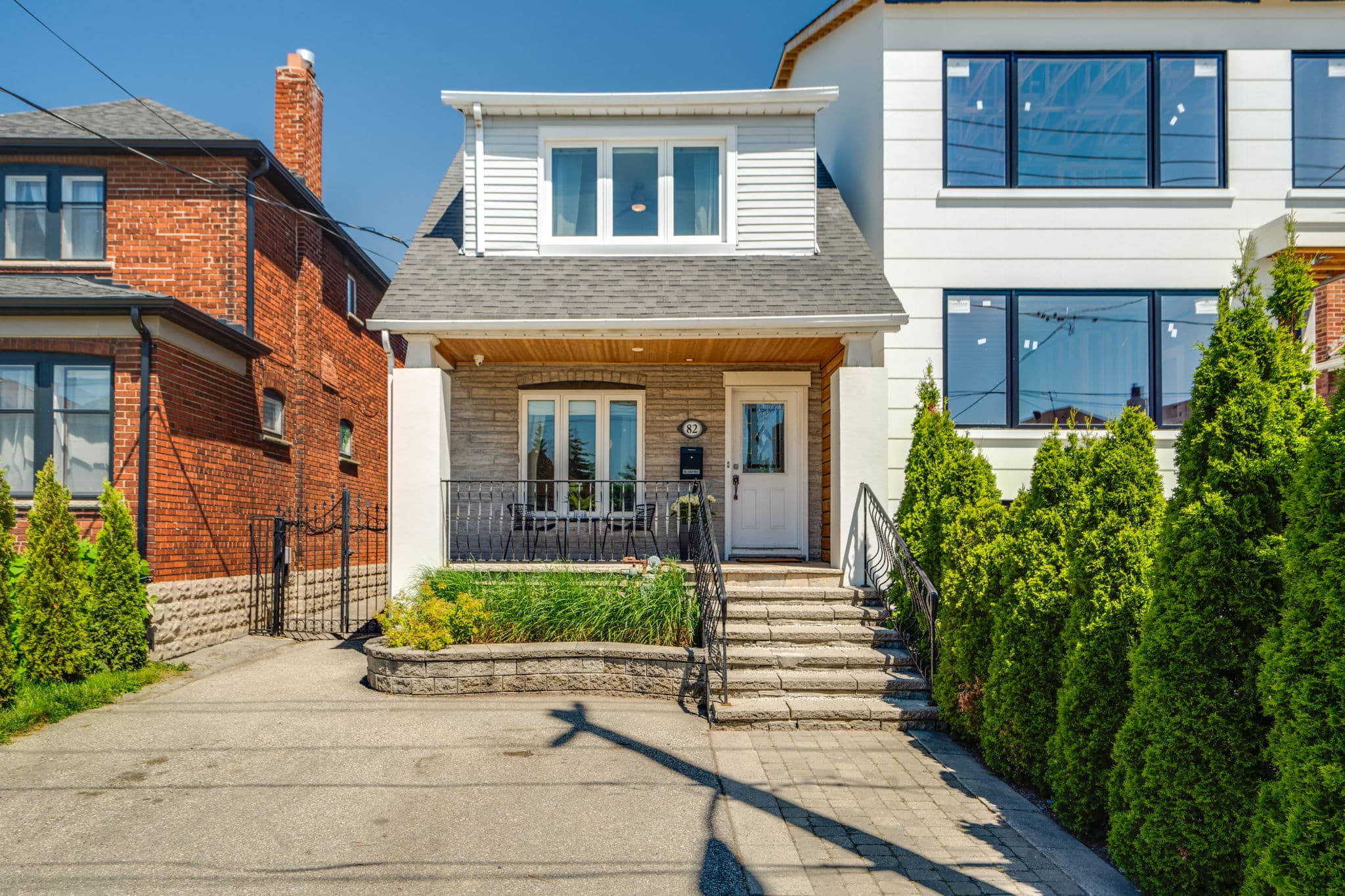 82 Bowie Ave Toronto, ON M6E 2P5