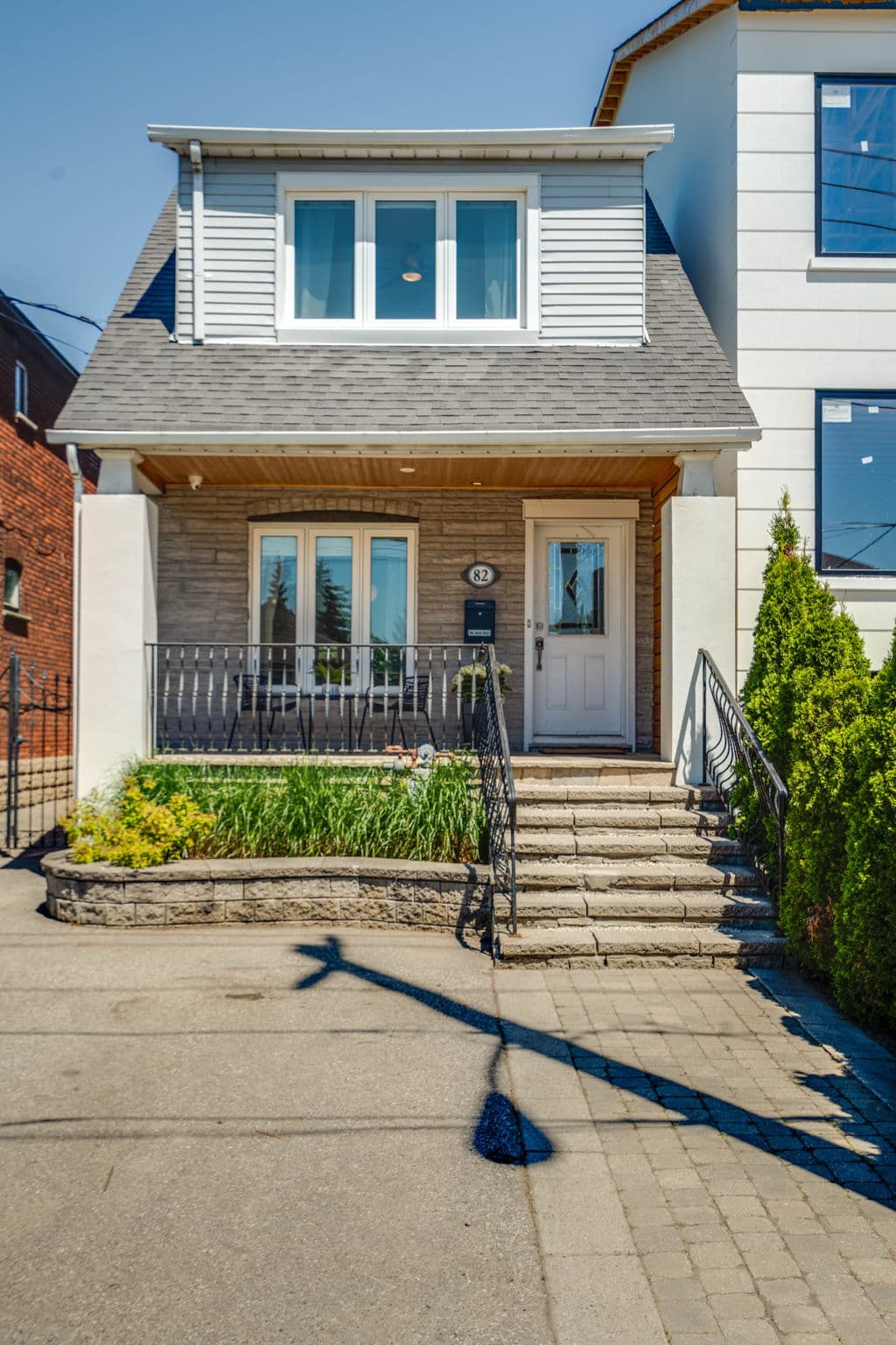 82 Bowie Ave Toronto, ON M6E 2P5