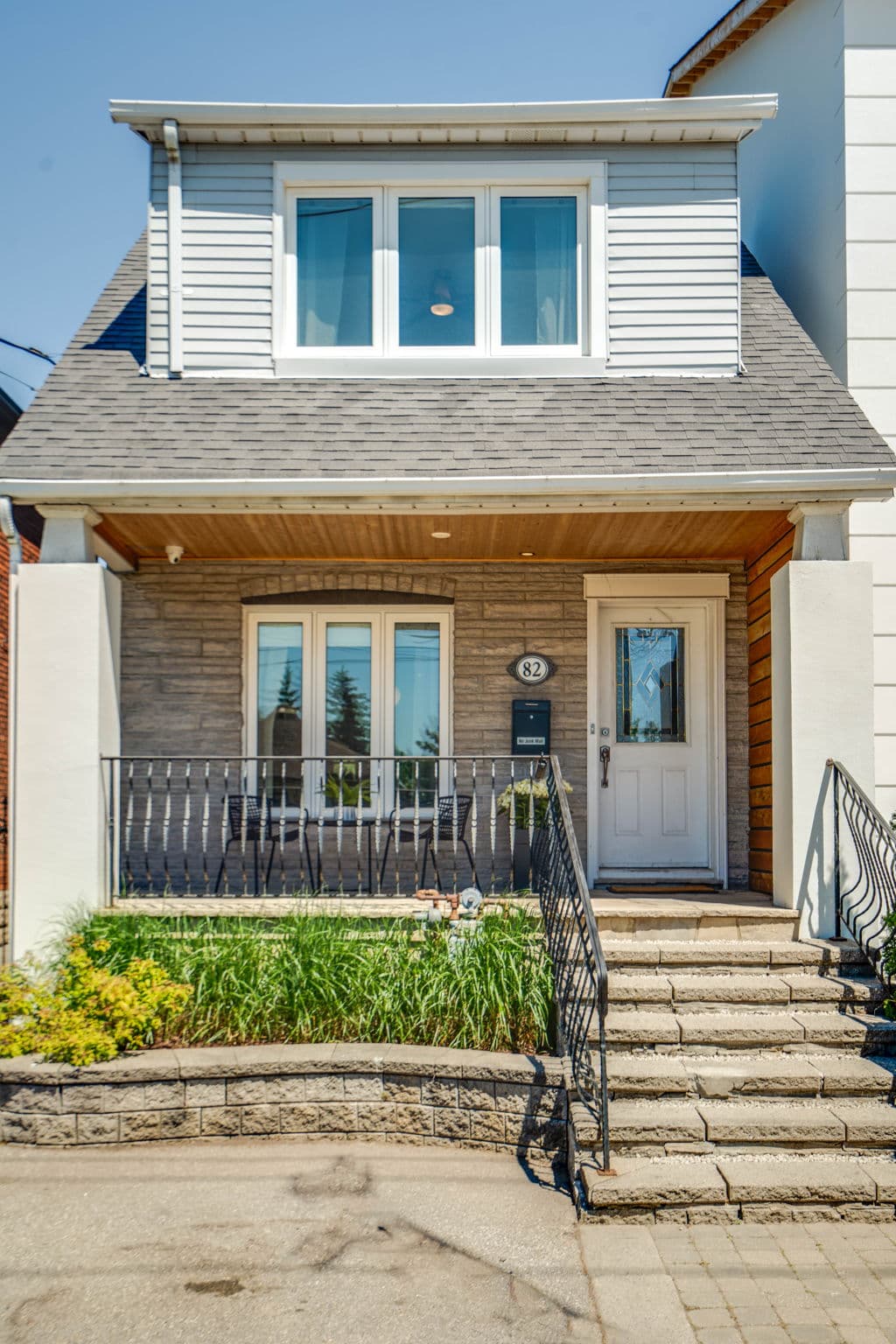 82 Bowie Ave Toronto, ON M6E 2P5