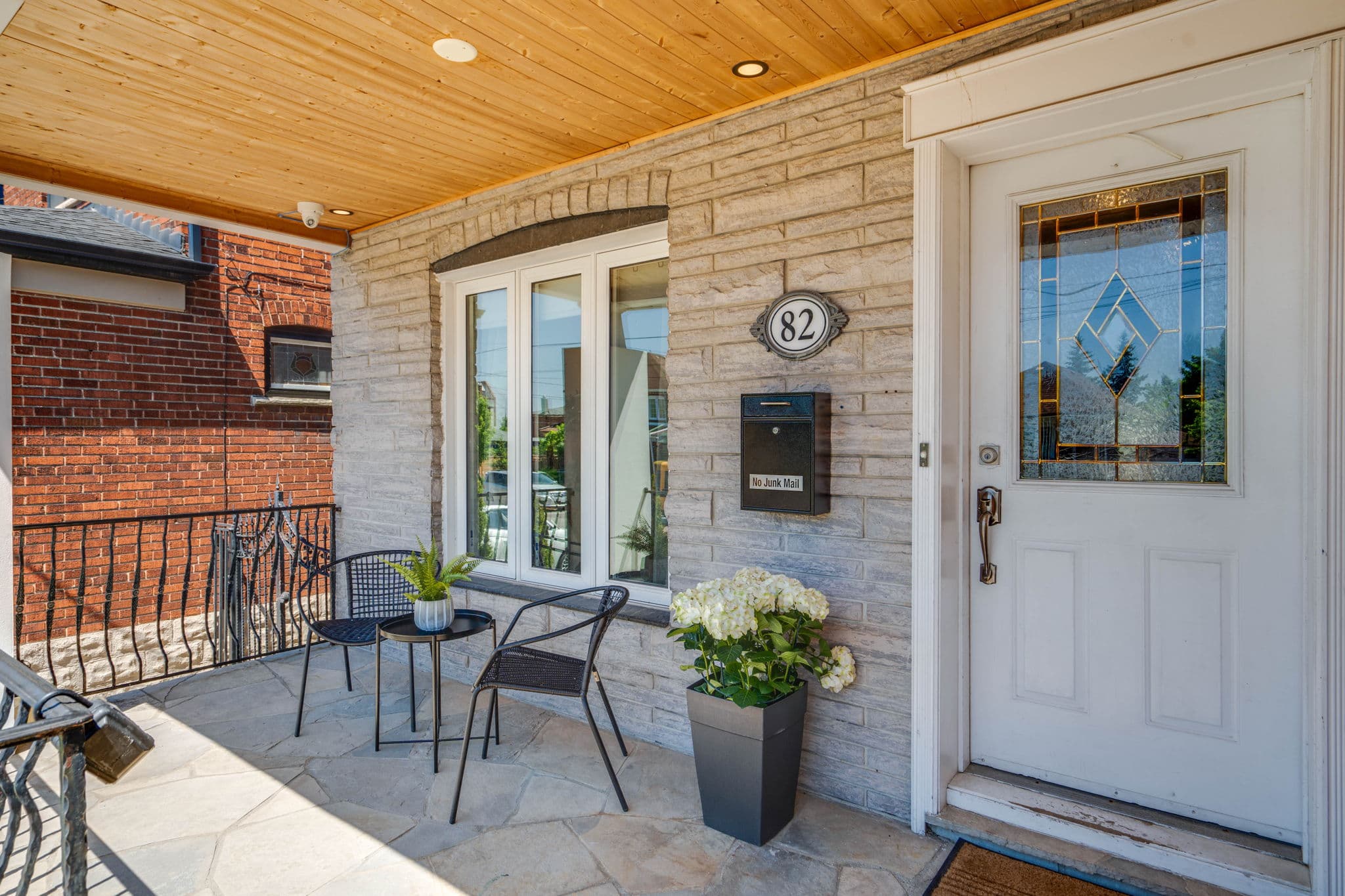 82 Bowie Ave Toronto, ON M6E 2P5
