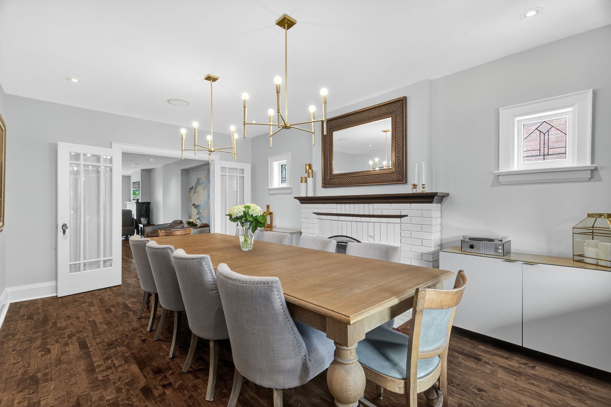82 Pinewood Ave Toronto, ON M6C 2V1