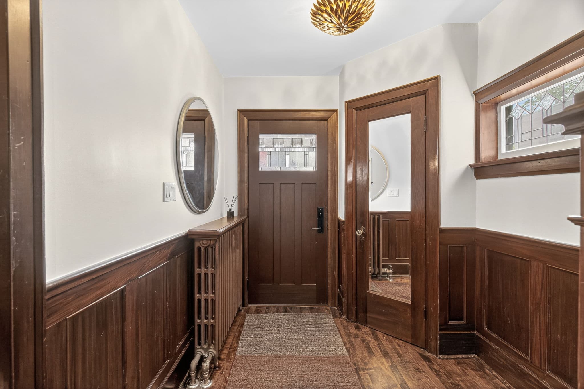 82 Pinewood Ave Toronto, ON M6C 2V1