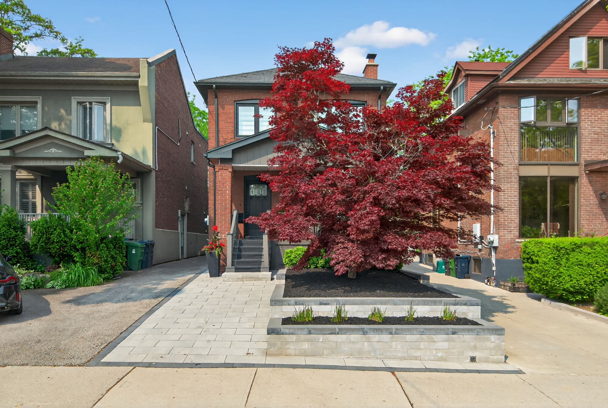 82 Pinewood Ave Toronto, ON M6C 2V1
