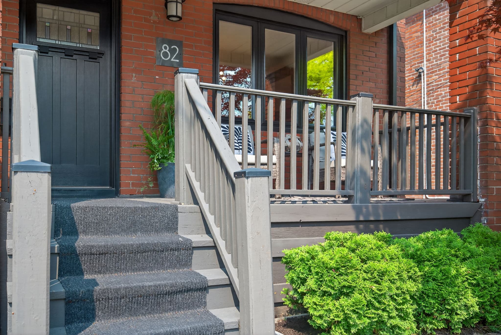 82 Pinewood Ave Toronto, ON M6C 2V1