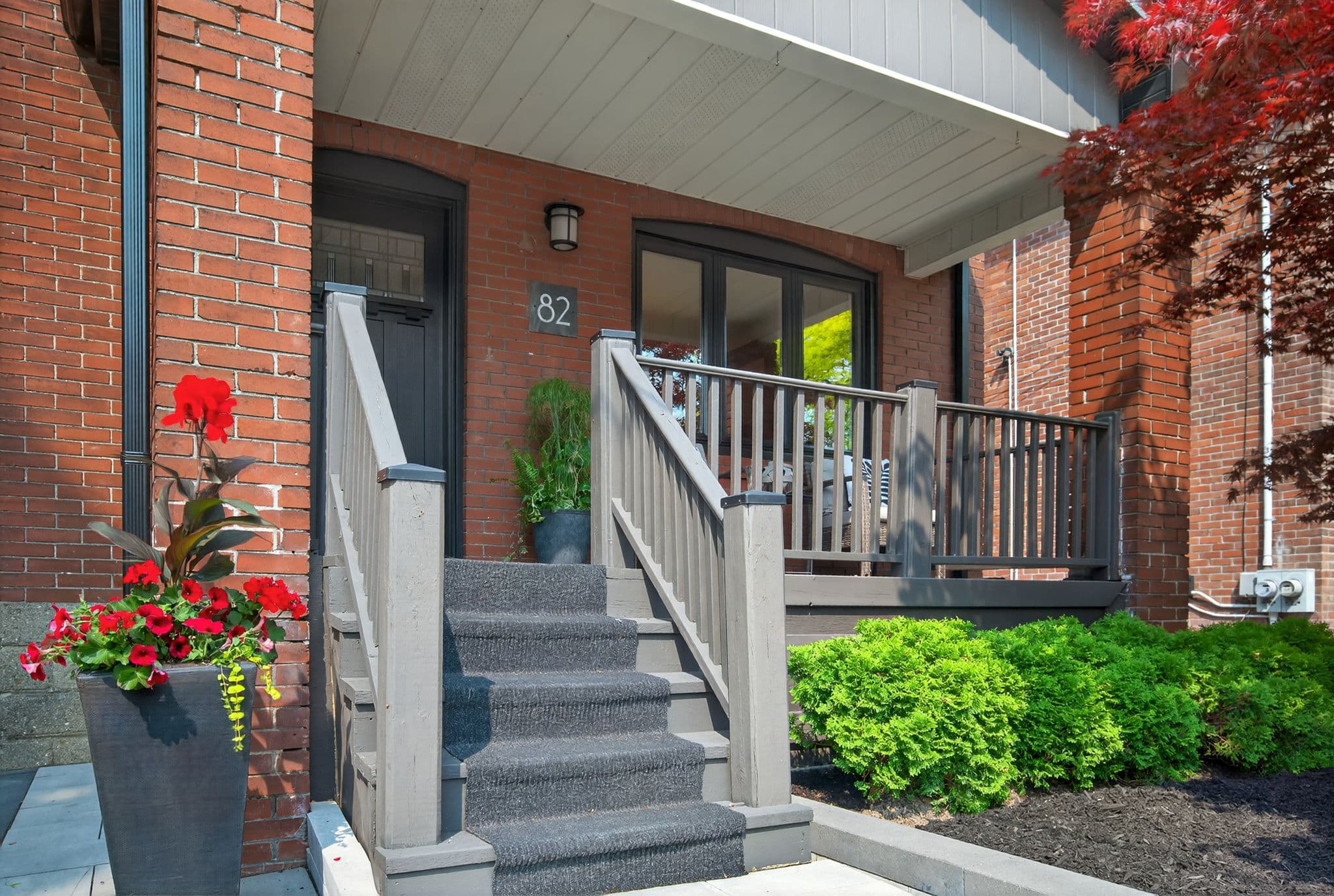 82 Pinewood Ave Toronto, ON M6C 2V1