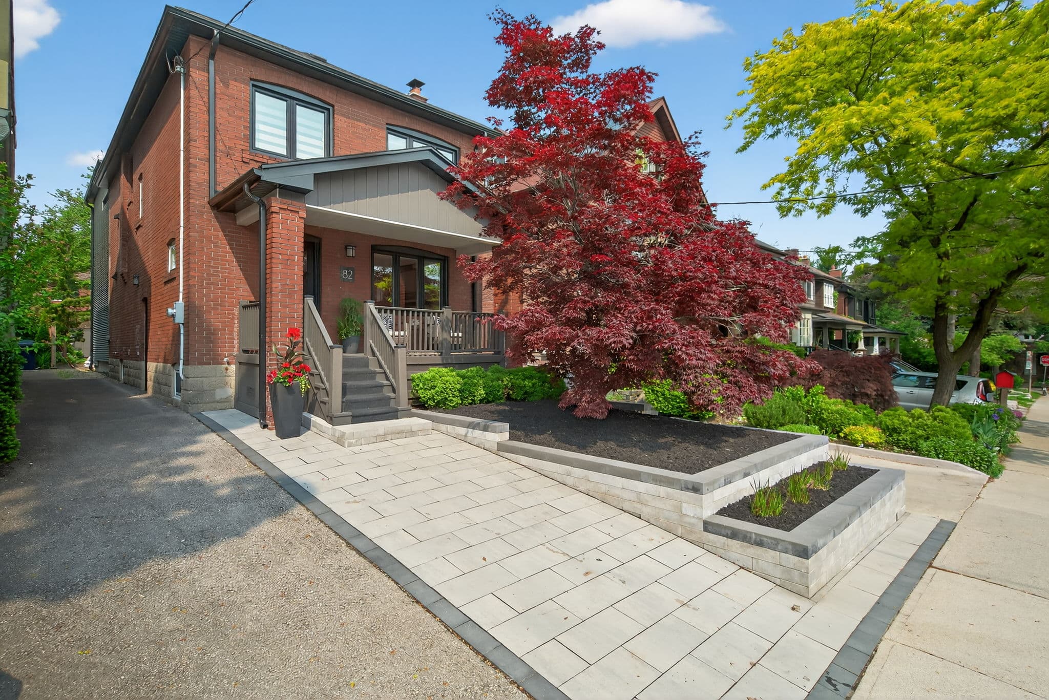 82 Pinewood Ave Toronto, ON M6C 2V1