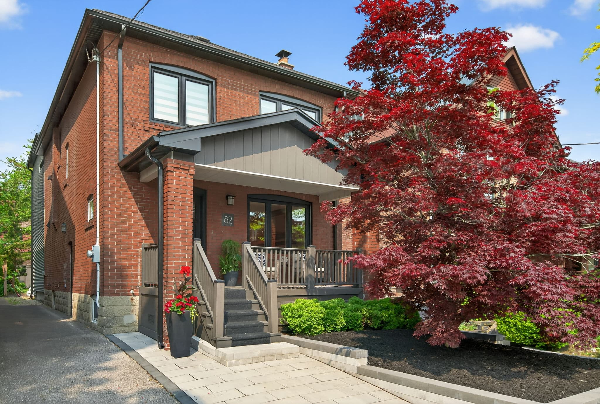 82 Pinewood Ave Toronto, ON M6C 2V1