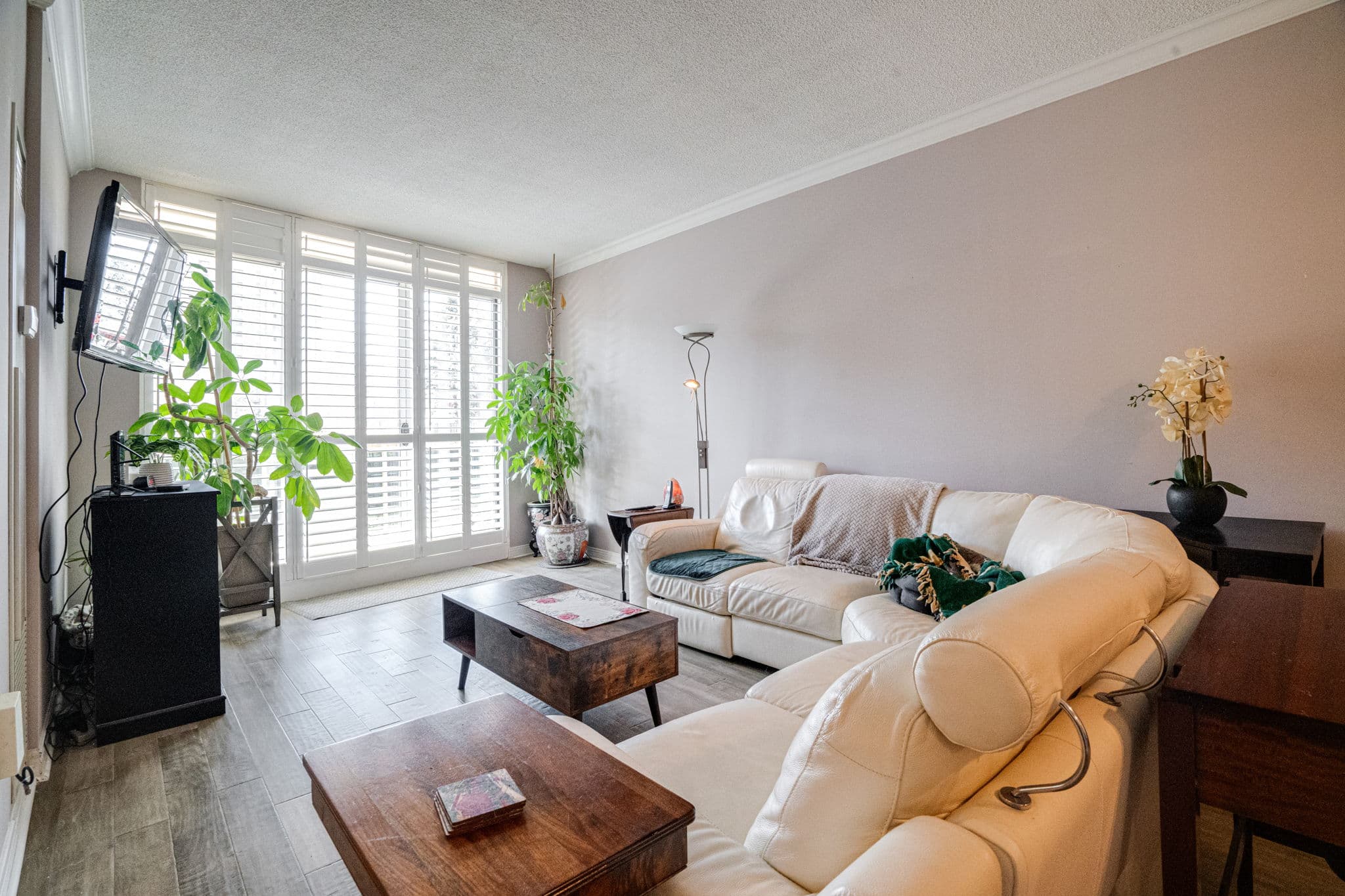 820 Burnhamthorpe Rd Unit 104 Toronto, ON M9C 4W2